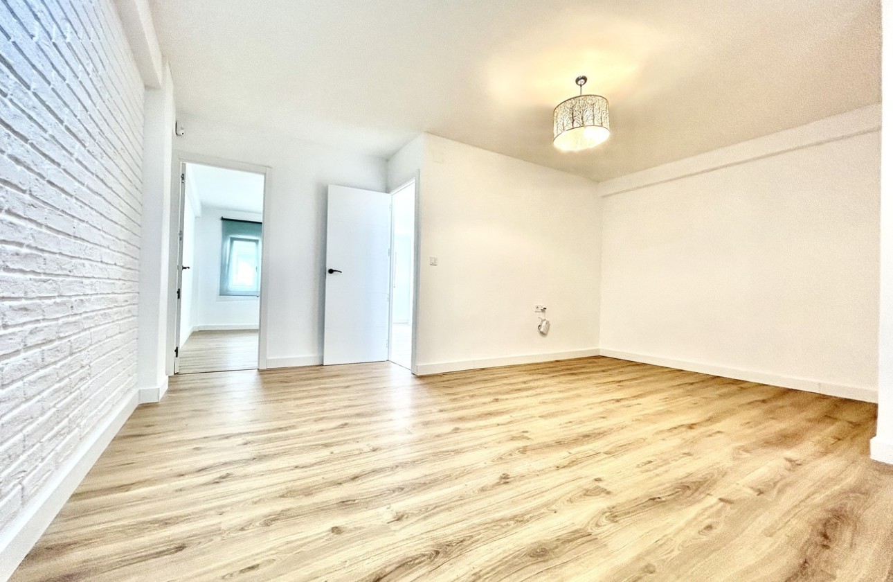 Resale - Apartment / Flat -
Torrevieja - Costa Blanca