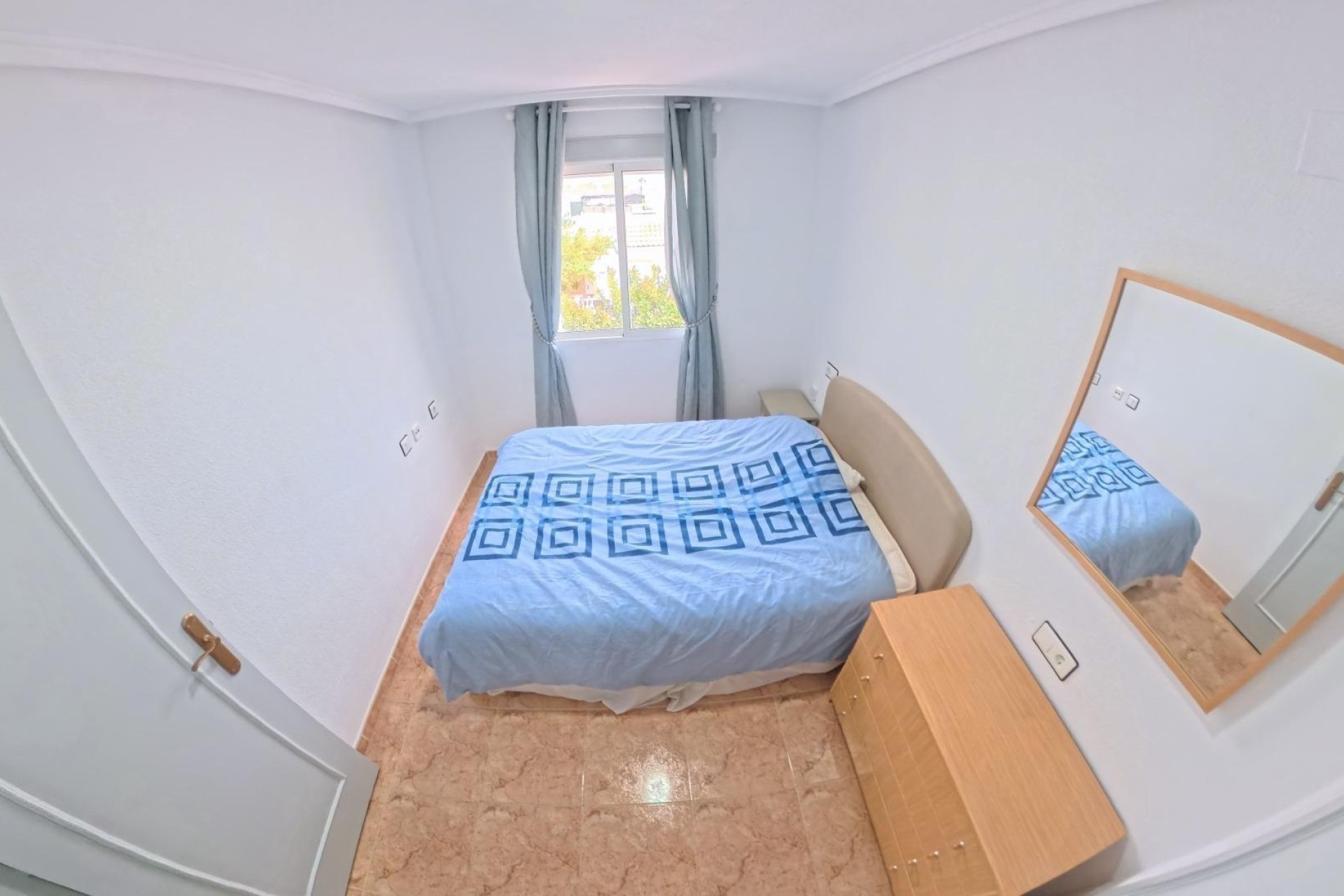 Resale - Apartment / Flat -
Torrevieja - El limonar