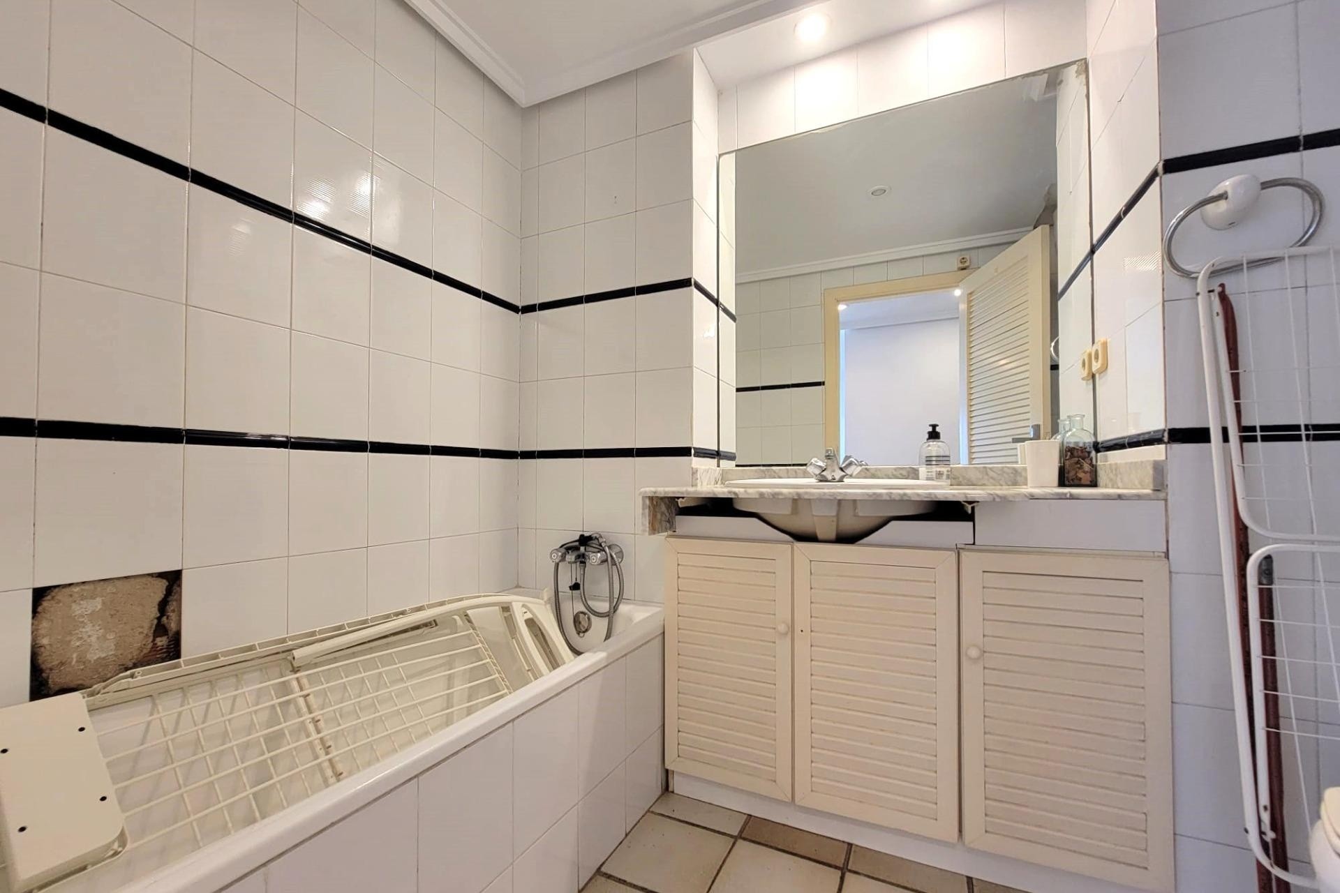 Resale - Apartment / Flat -
Torrevieja - La Mata