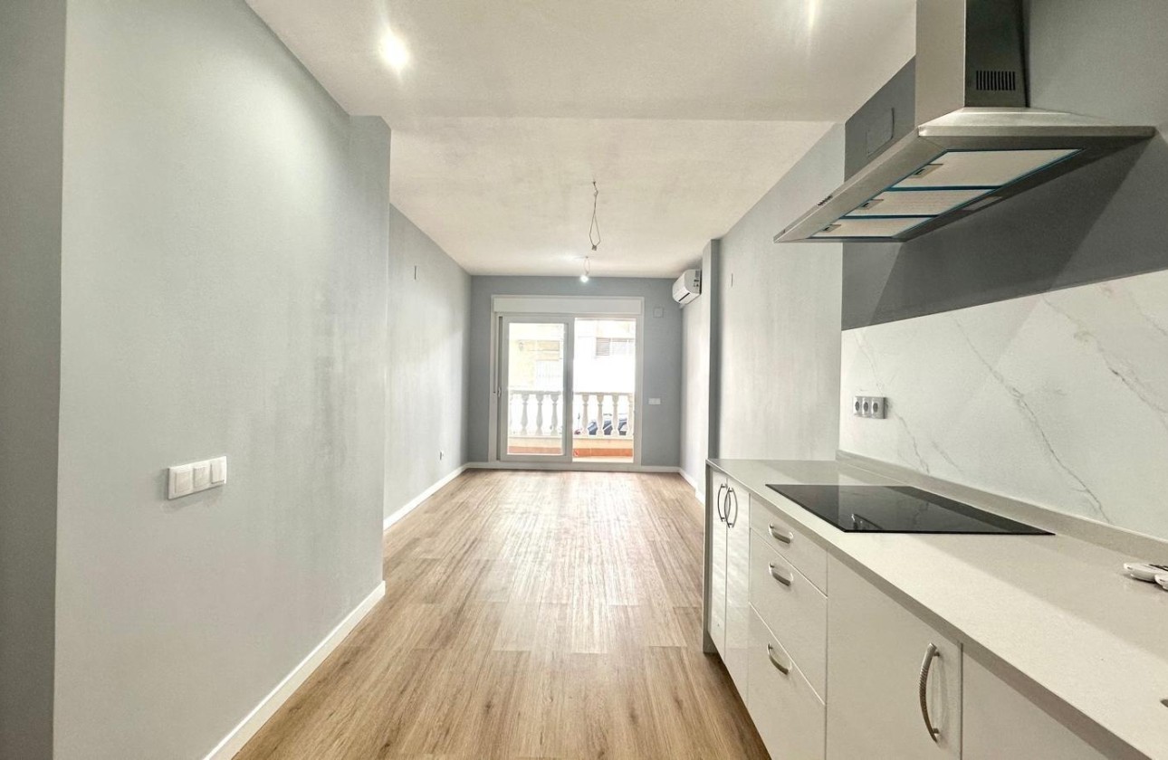 Resale - Apartment / Flat -
Torrevieja - La Mata