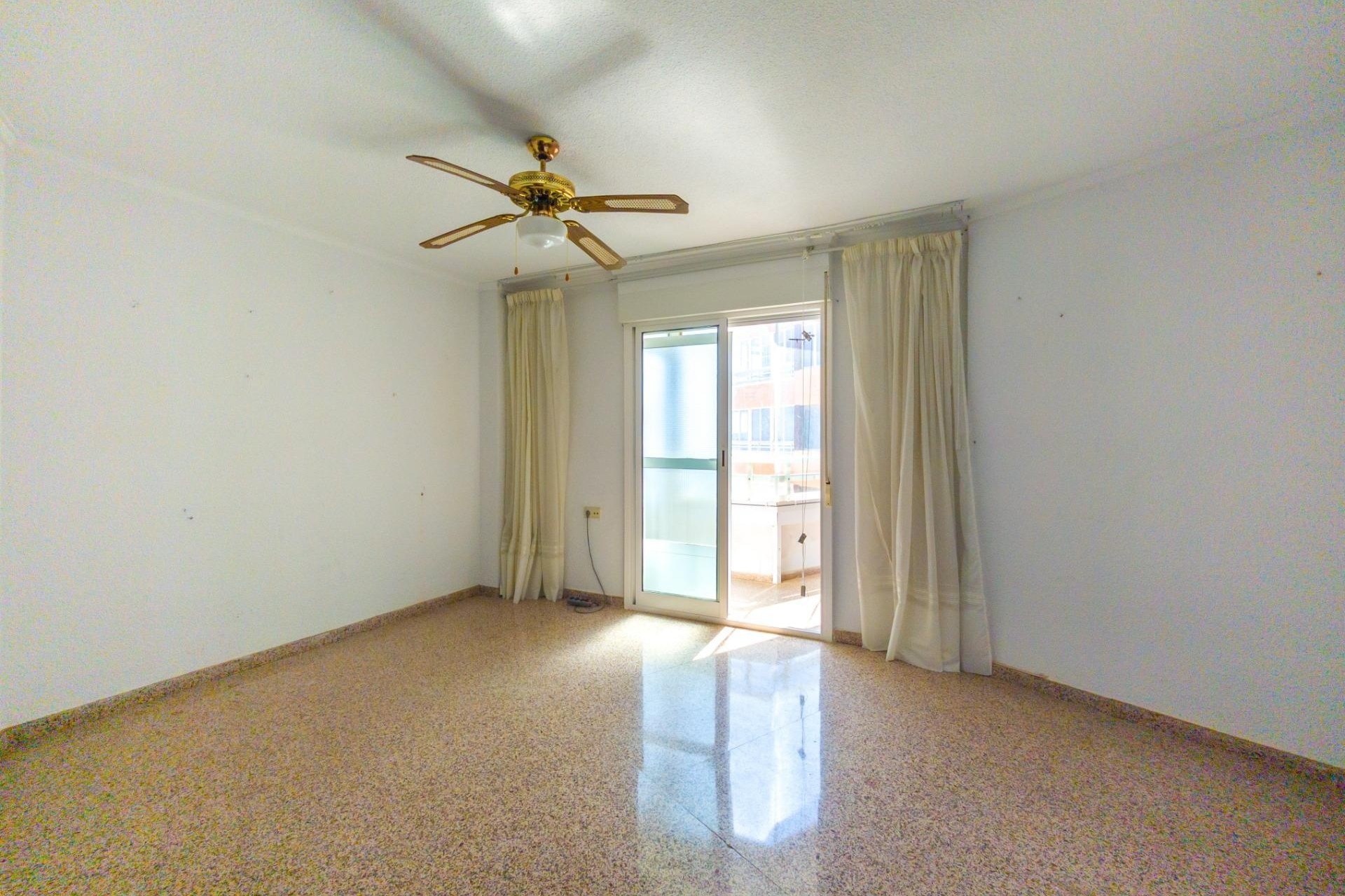 Resale - Apartment / Flat -
Torrevieja - La Mata