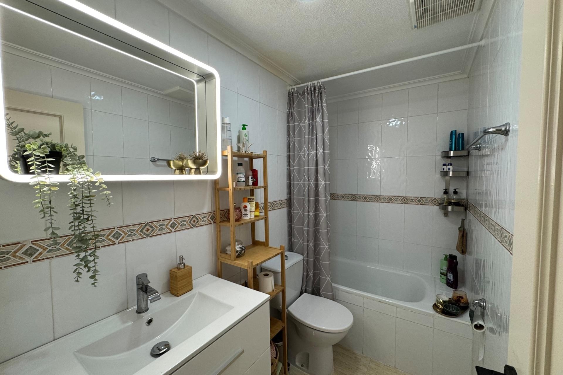 Resale - Apartment / Flat -
Torrevieja - La Siesta - El Salado - Torreta