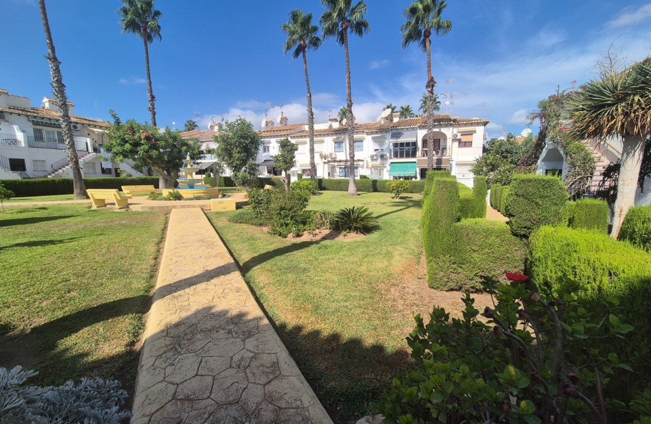 Resale - Apartment / Flat -
Torrevieja - Lago jardin