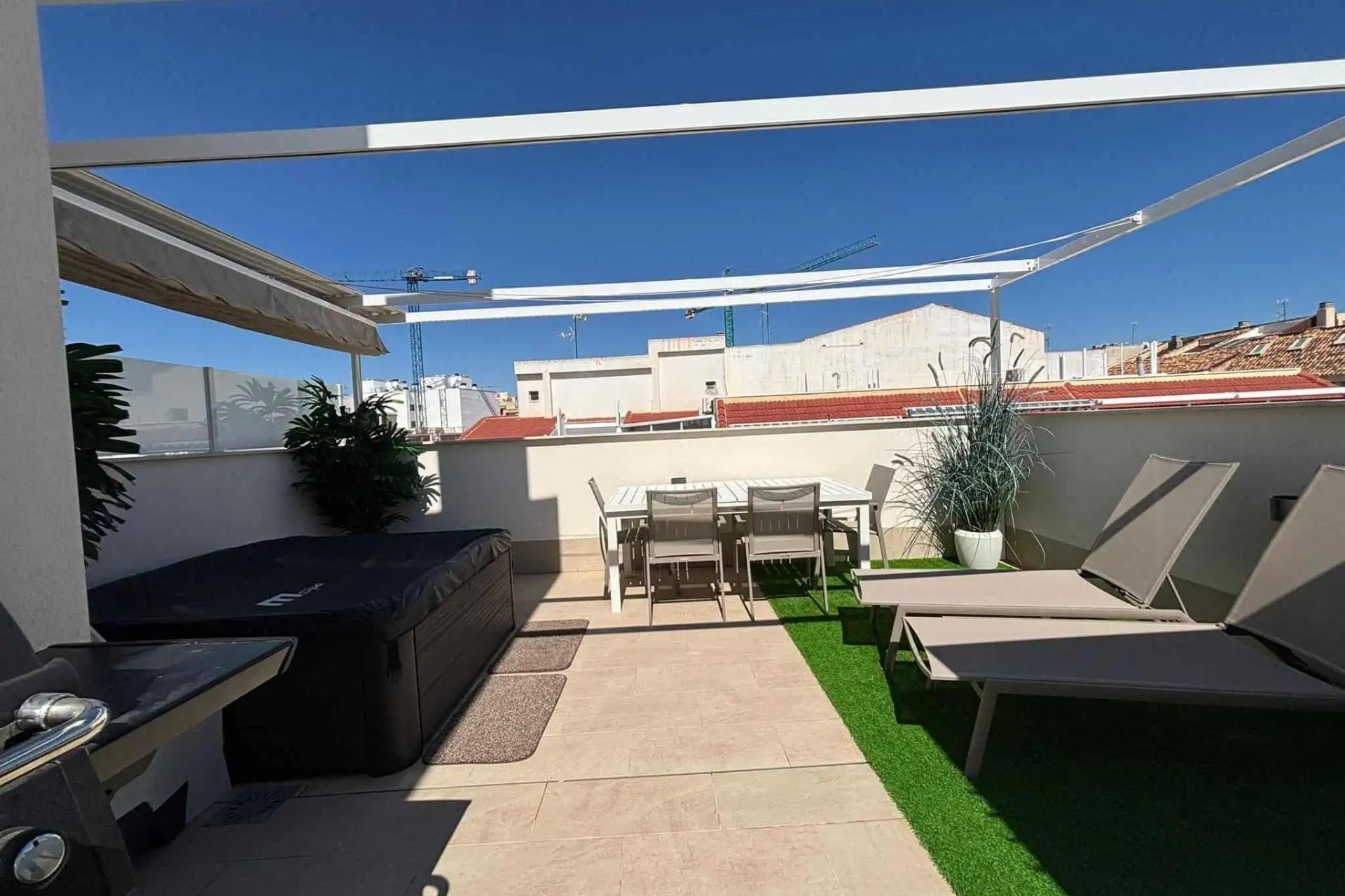 Resale - Apartment / Flat -
Torrevieja - Las Piscinas Naturales