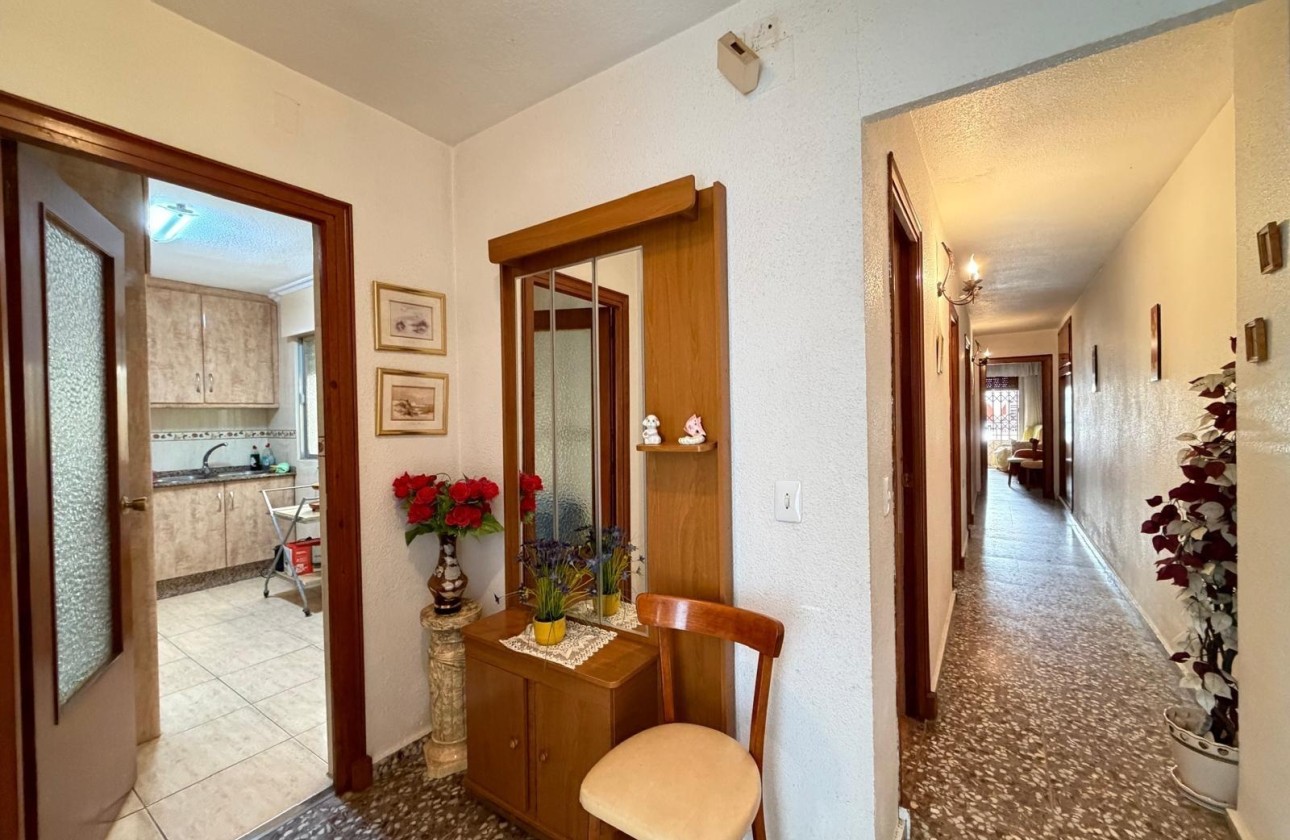 Resale - Apartment / Flat -
Torrevieja - Las Piscinas Naturales