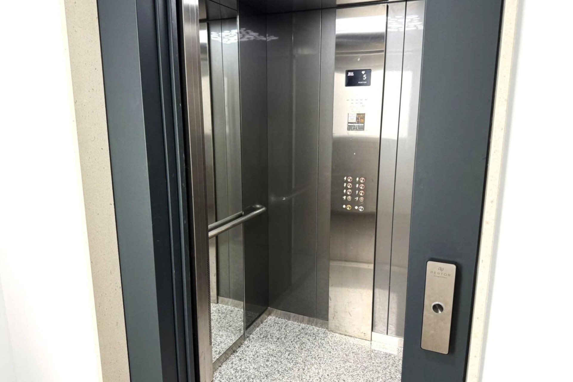 Resale - Apartment / Flat -
Torrevieja - Parque de las Naciones