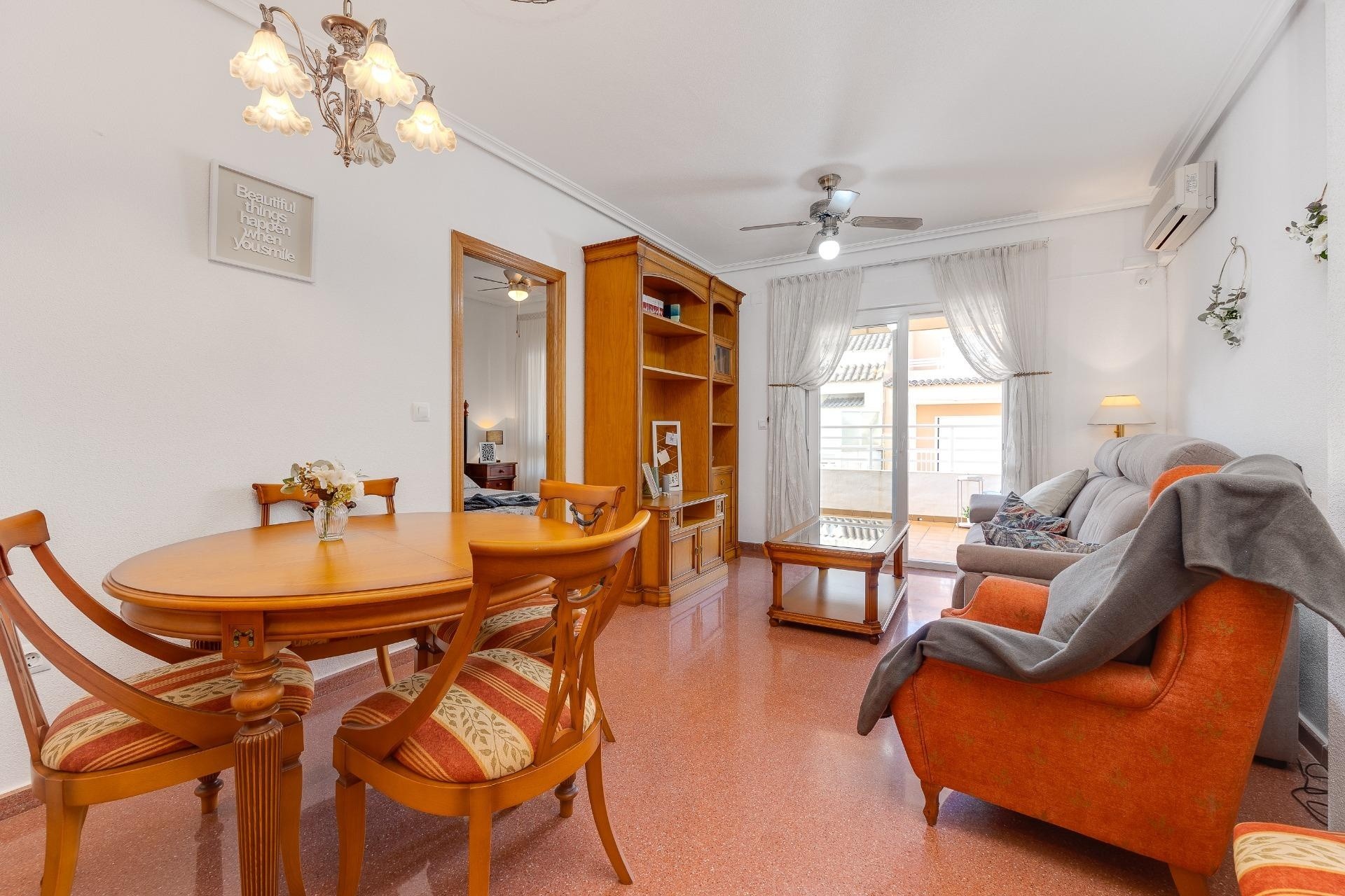 Resale - Apartment / Flat -
Torrevieja - Paseo maritimo