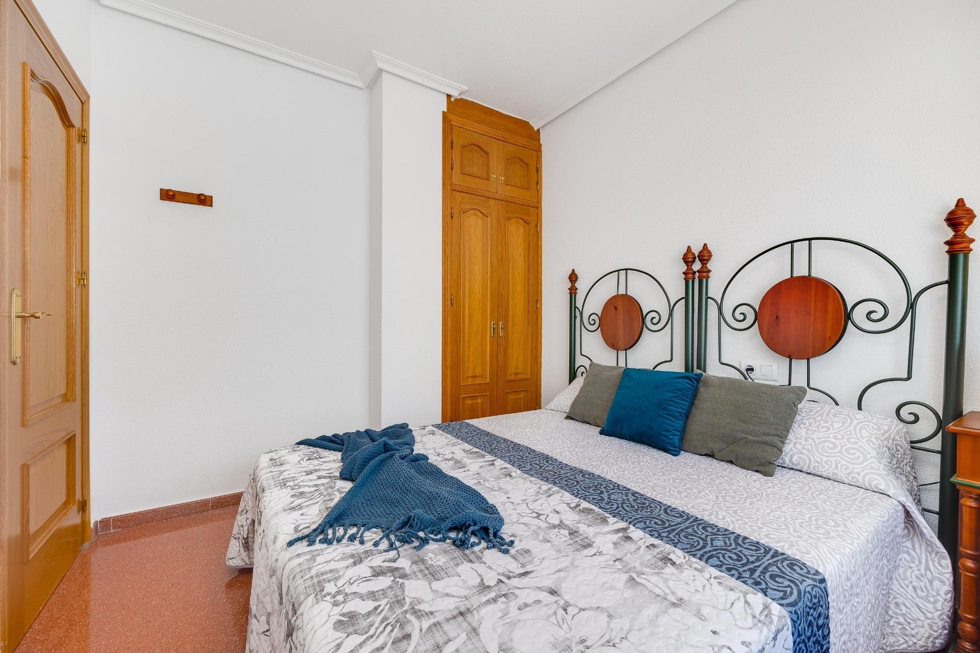 Resale - Apartment / Flat -
Torrevieja - Paseo maritimo