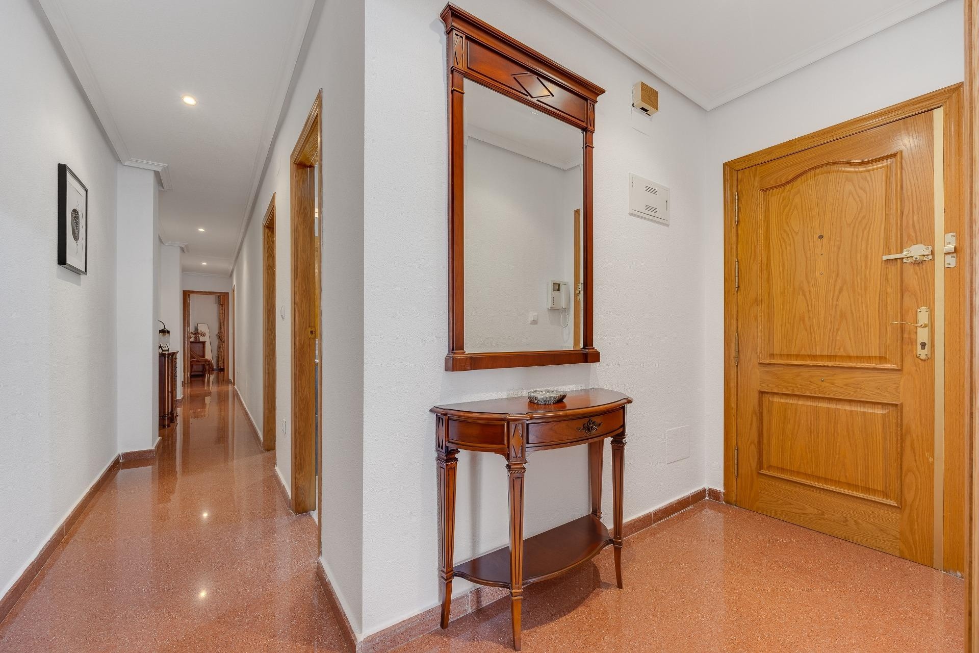 Resale - Apartment / Flat -
Torrevieja - Paseo maritimo