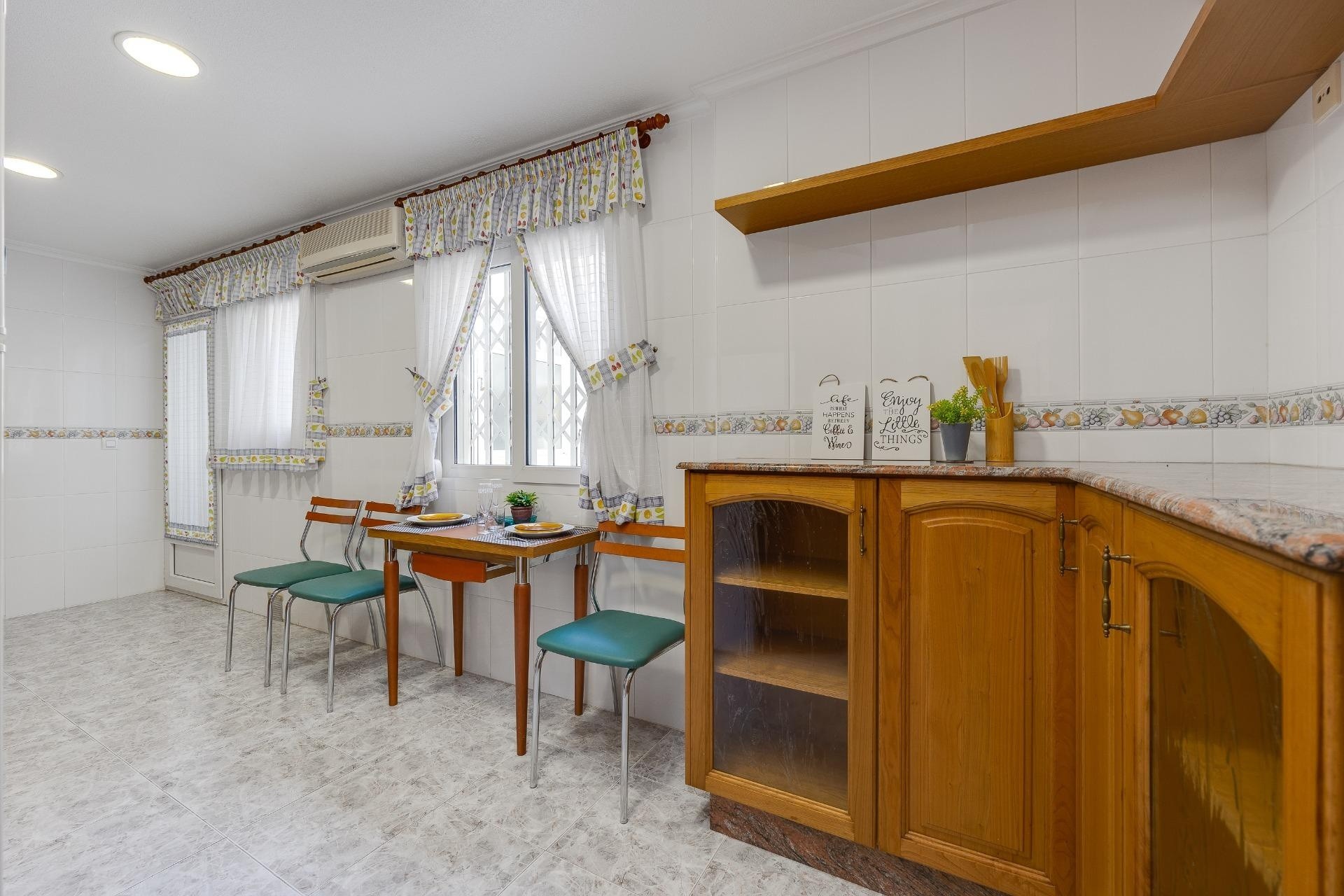 Resale - Apartment / Flat -
Torrevieja - Paseo maritimo