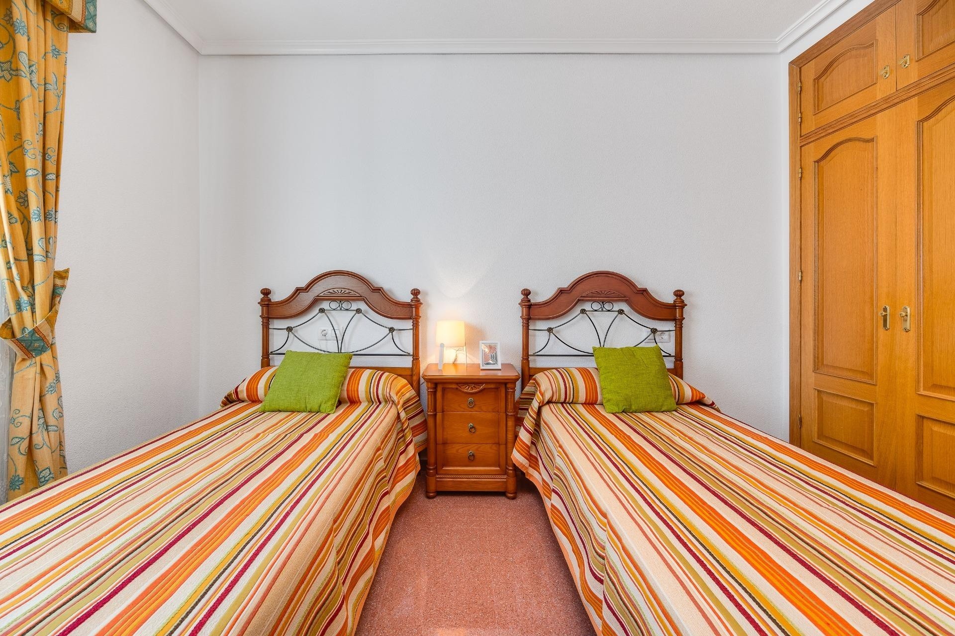 Resale - Apartment / Flat -
Torrevieja - Paseo maritimo