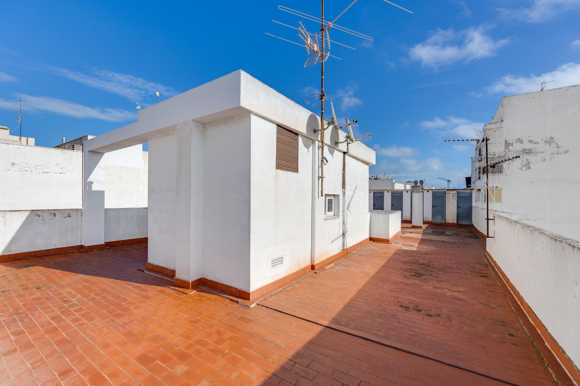 Resale - Apartment / Flat -
Torrevieja - Paseo maritimo