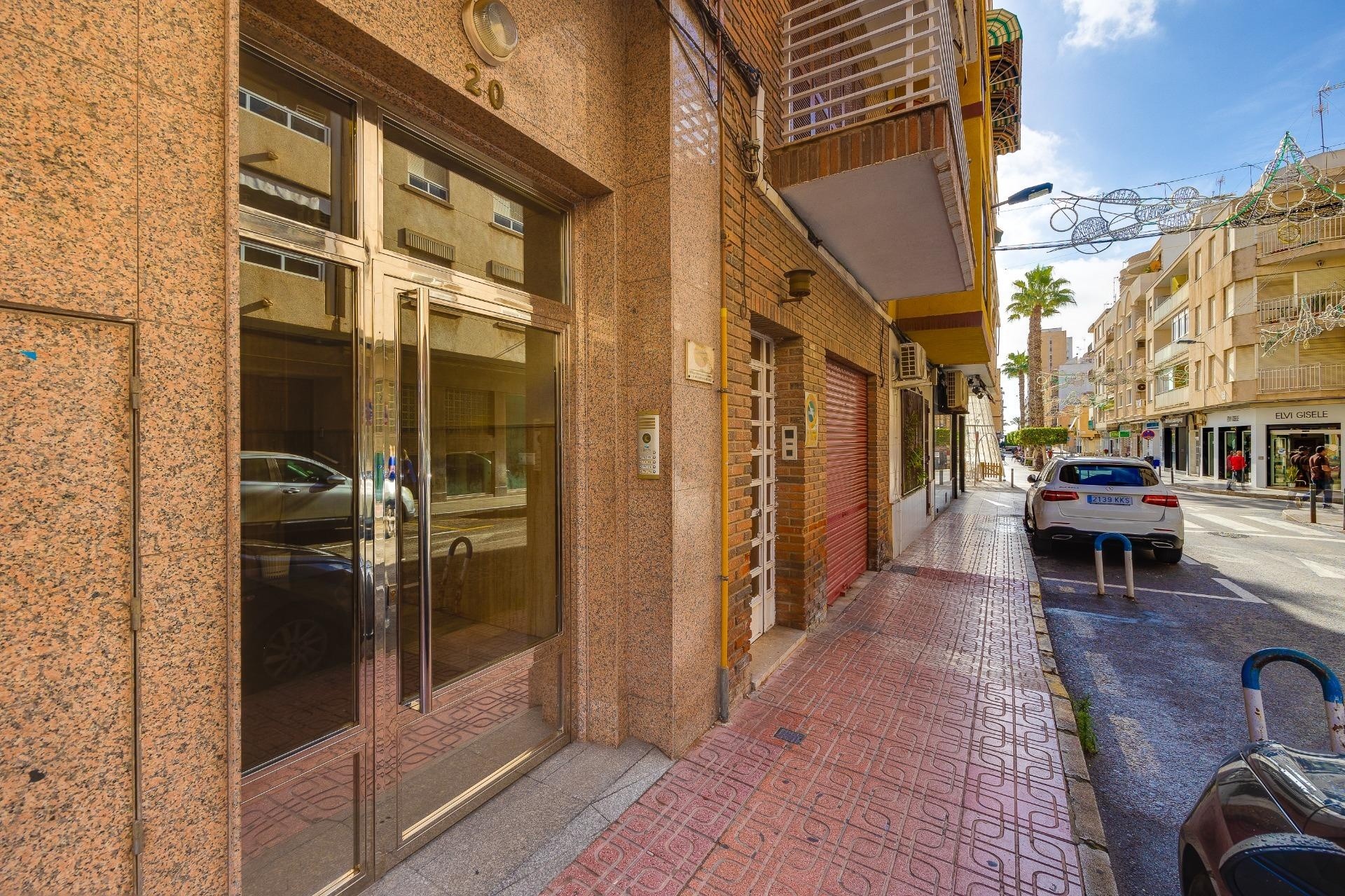 Resale - Apartment / Flat -
Torrevieja - Paseo maritimo