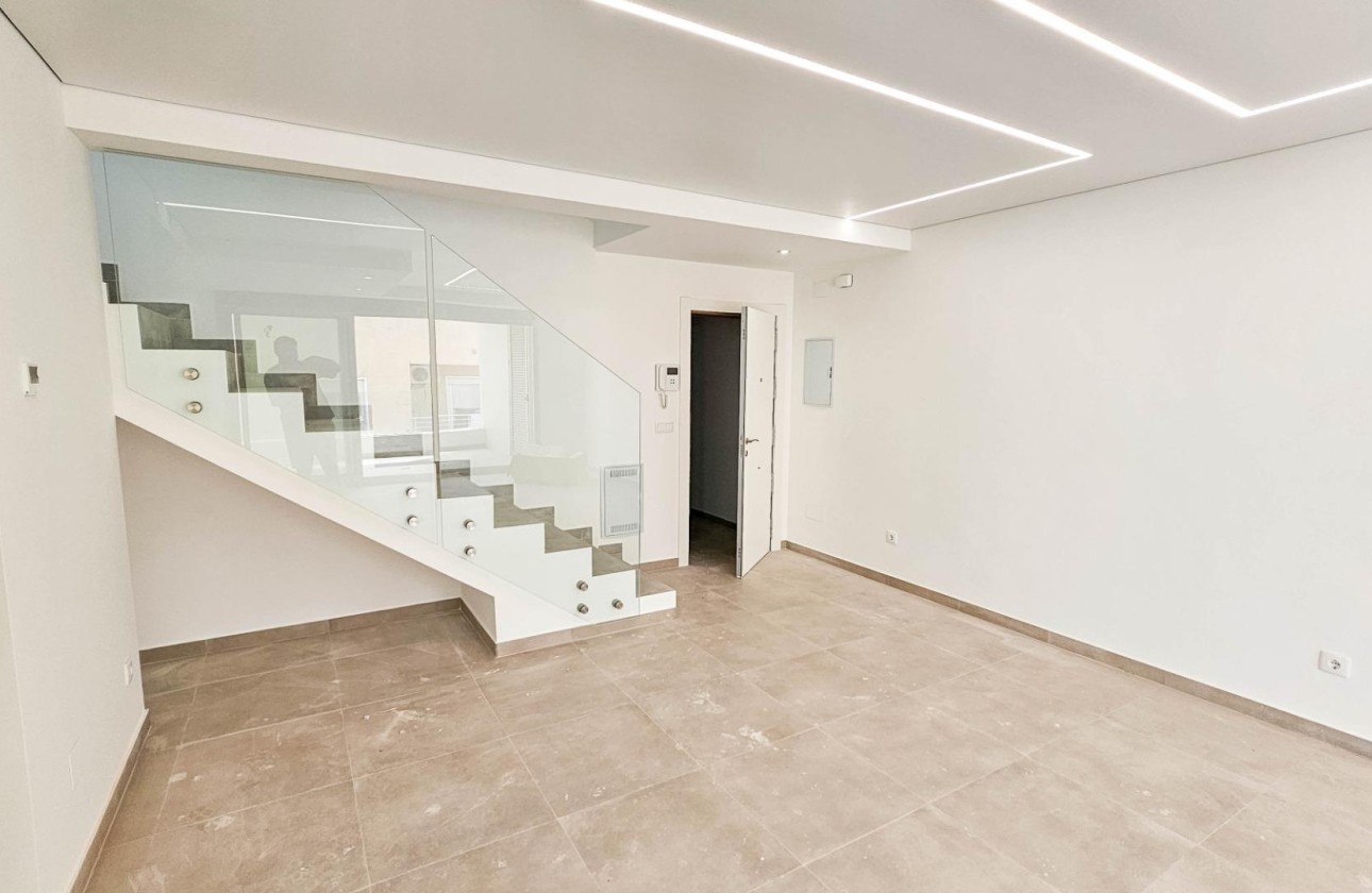 Resale - Apartment / Flat -
Torrevieja - Paseo Maritimo