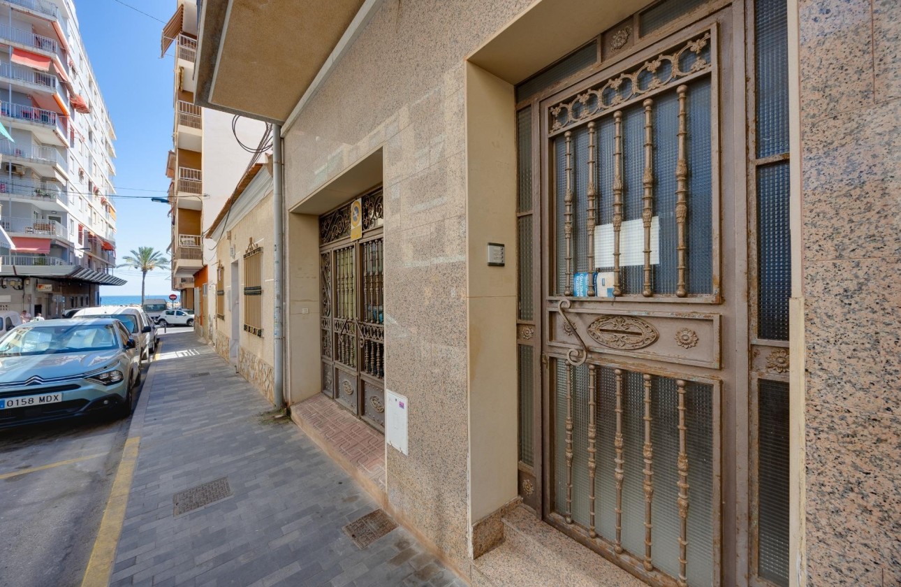 Resale - Apartment / Flat -
Torrevieja - Paseo Maritimo