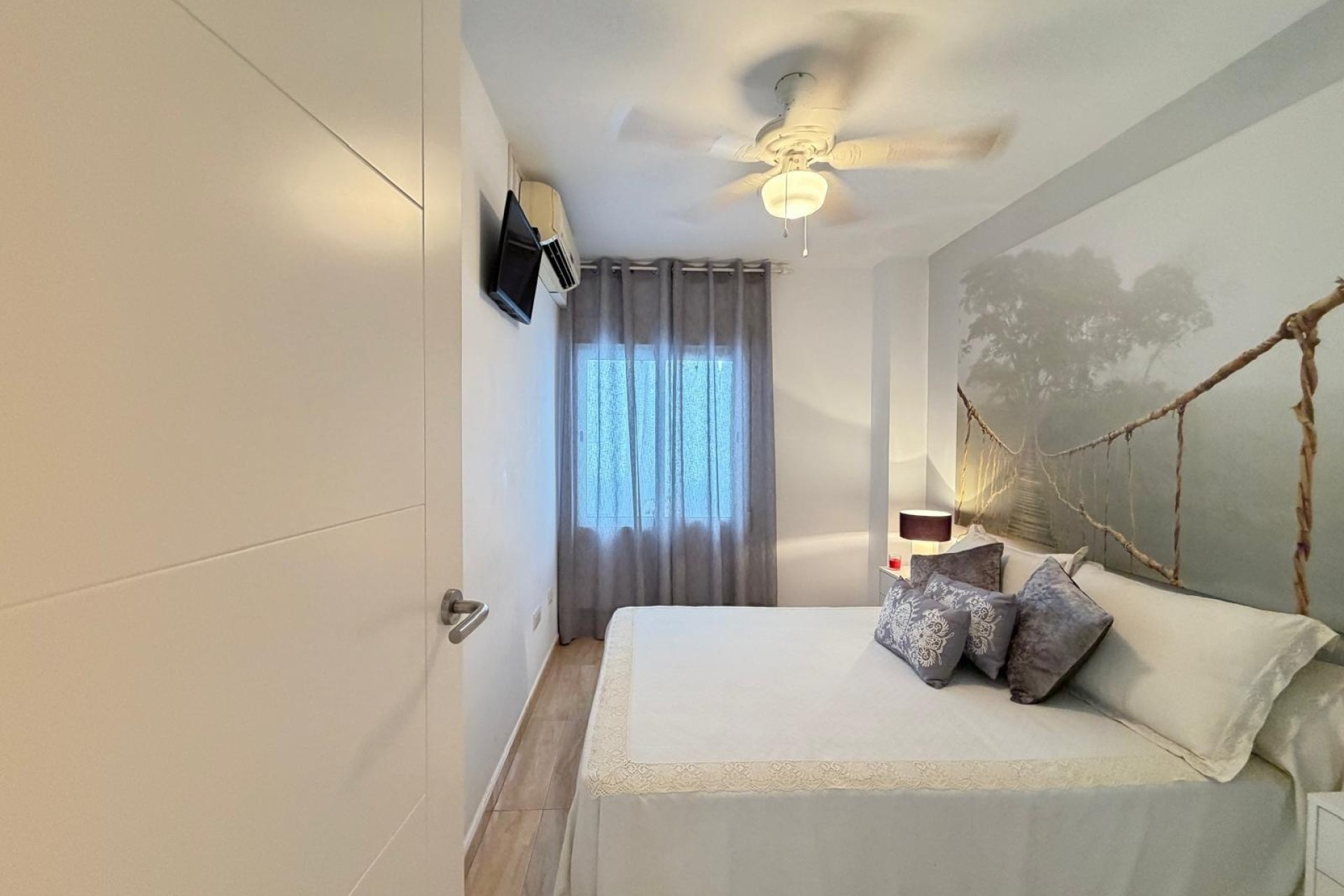Resale - Apartment / Flat -
Torrevieja - Paseo Maritimo
