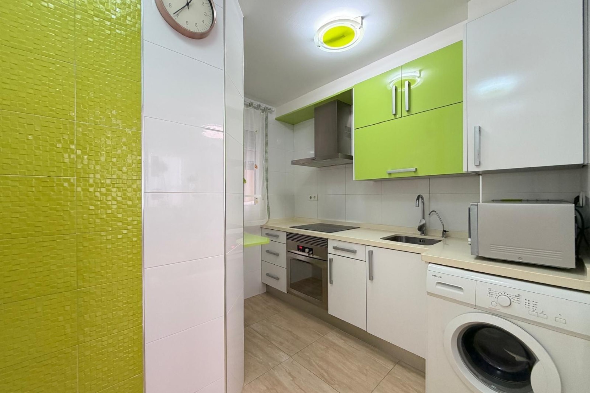 Resale - Apartment / Flat -
Torrevieja - Paseo Maritimo