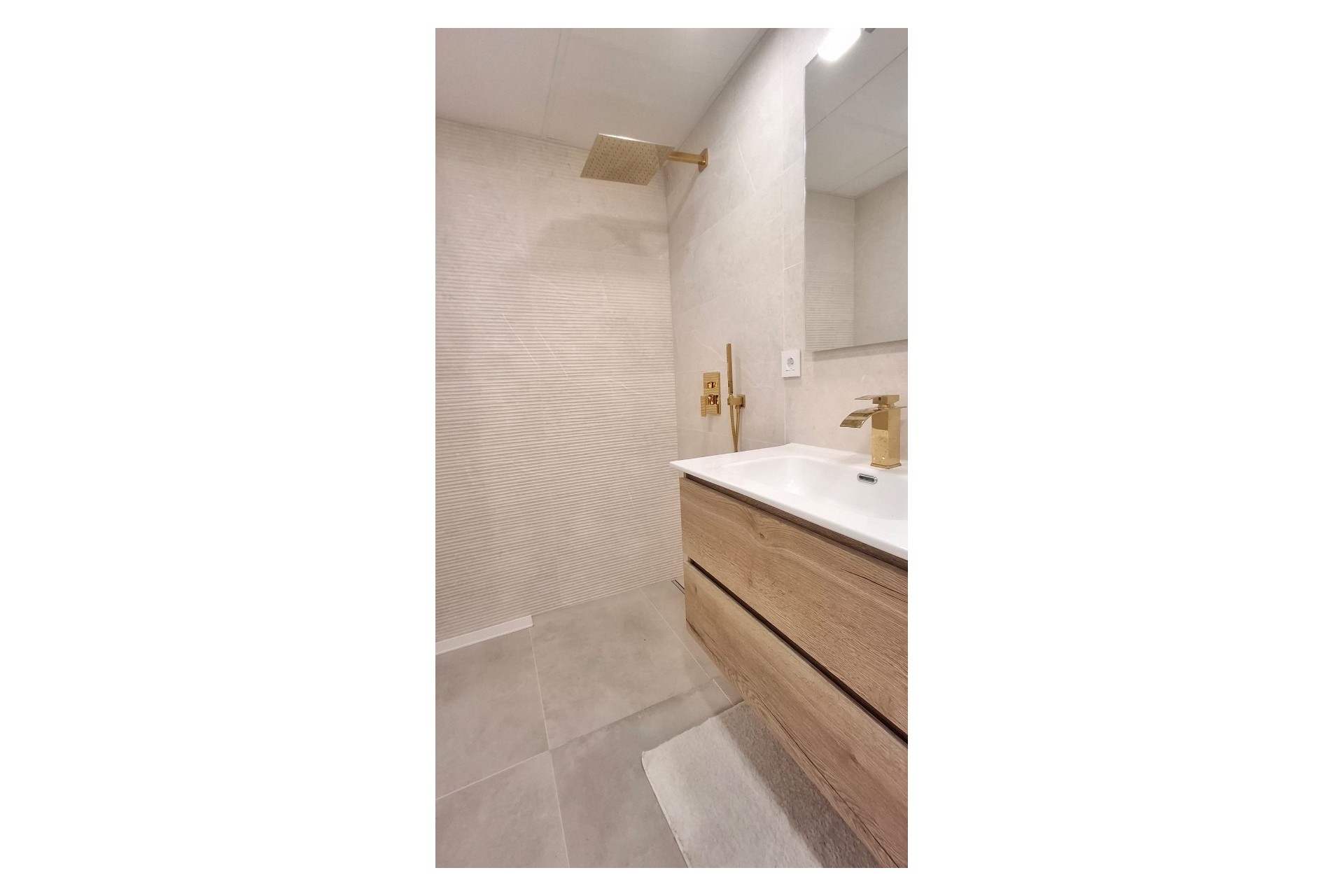 Resale - Apartment / Flat -
Torrevieja - Playa Acequion