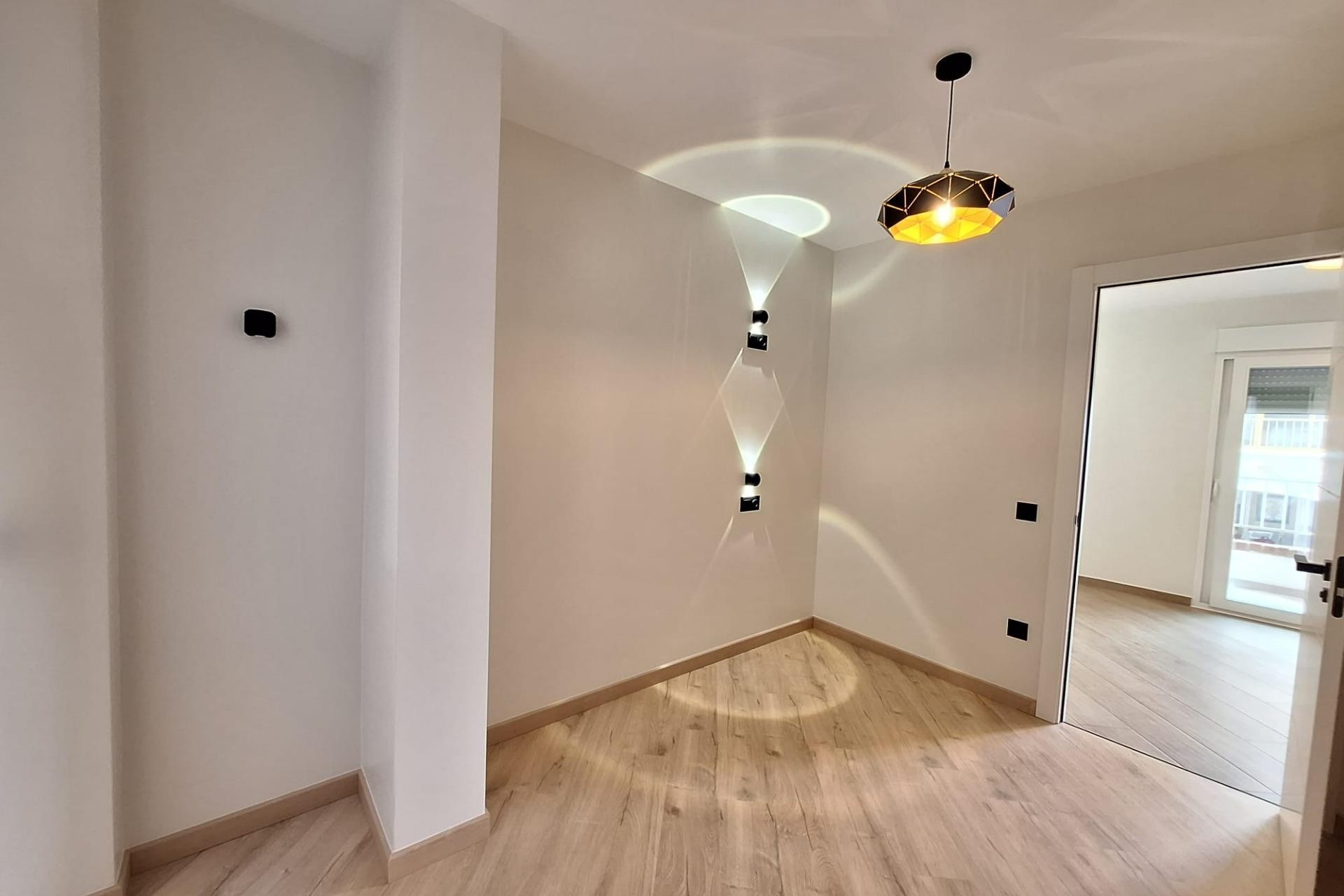 Resale - Apartment / Flat -
Torrevieja - Playa de los Locos