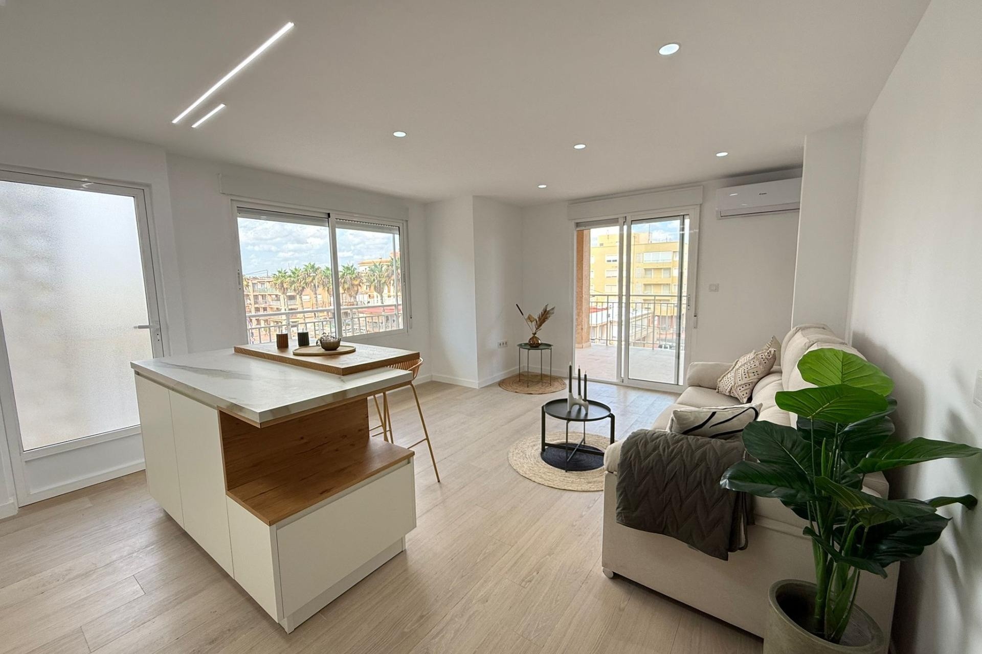 Resale - Apartment / Flat -
Torrevieja - Playa de los Naufragos