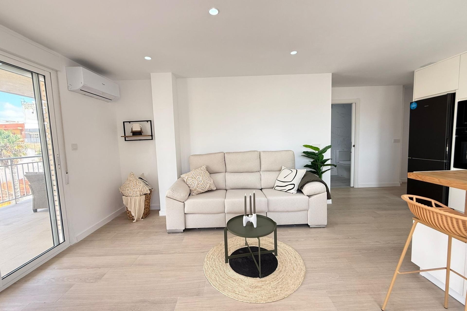 Resale - Apartment / Flat -
Torrevieja - Playa de los Naufragos