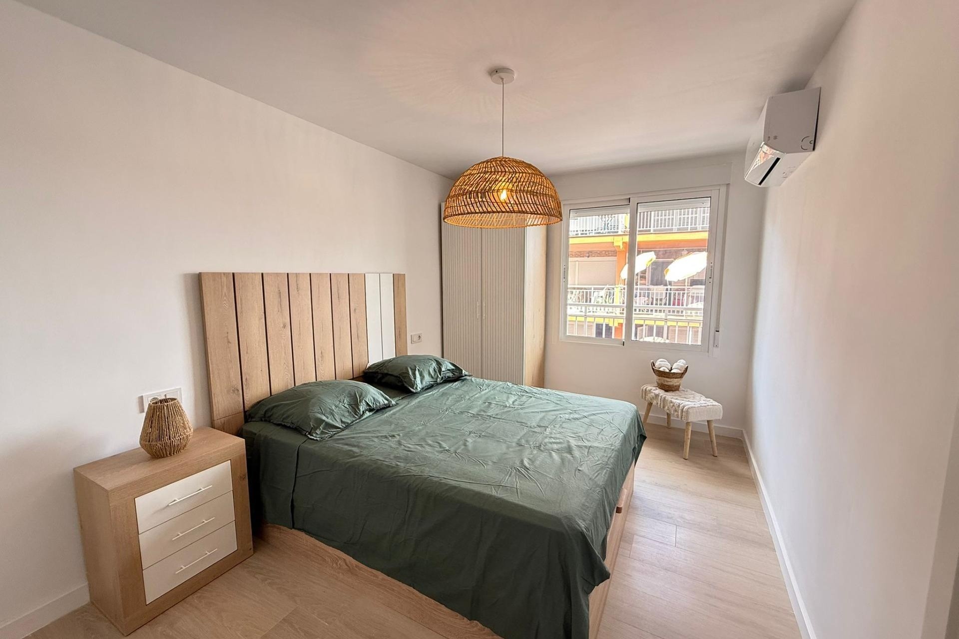 Resale - Apartment / Flat -
Torrevieja - Playa de los Naufragos