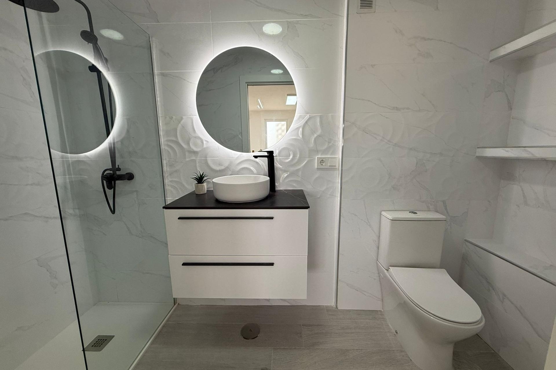 Resale - Apartment / Flat -
Torrevieja - Playa de los Naufragos
