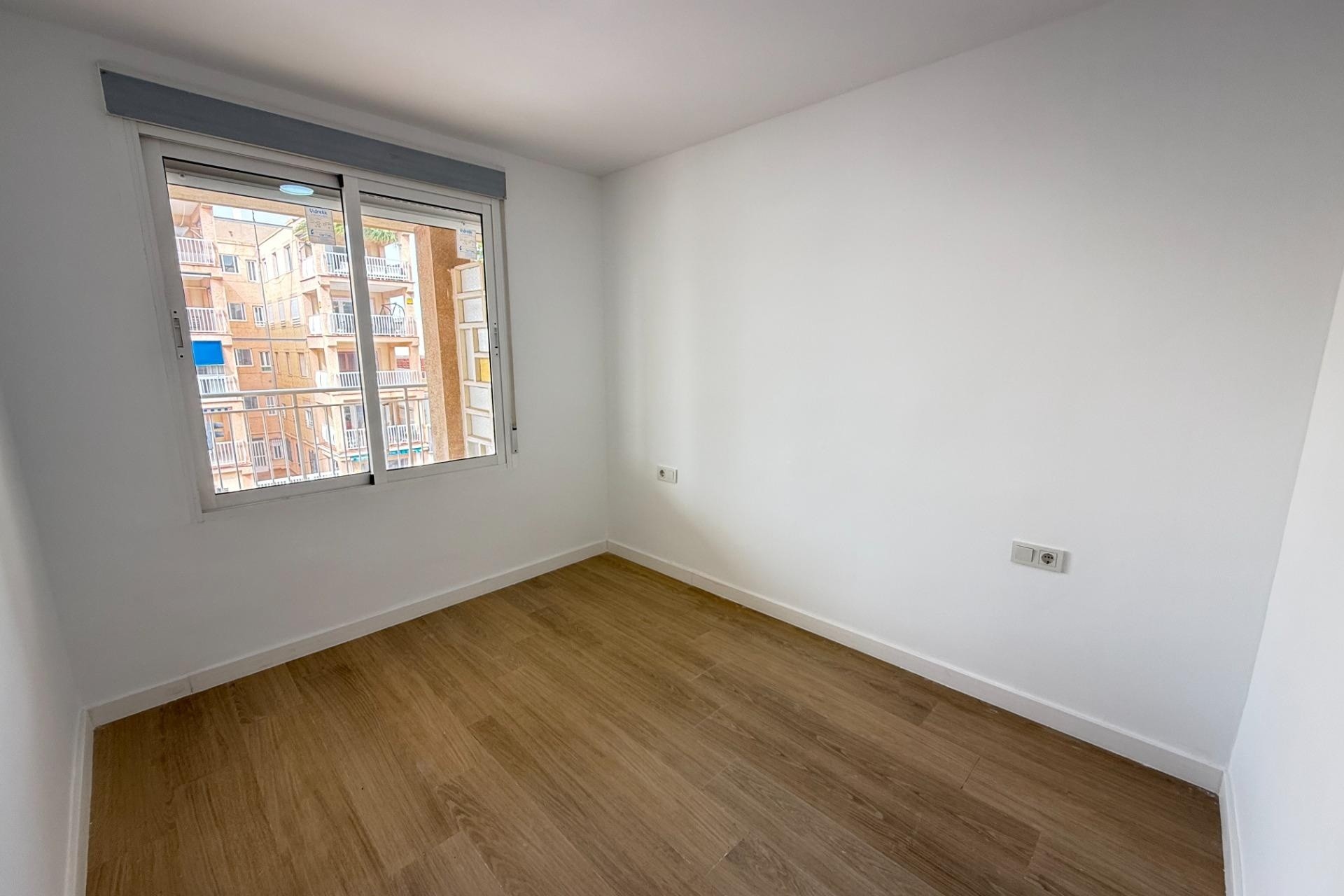 Resale - Apartment / Flat -
Torrevieja - Playa de los Naufragos
