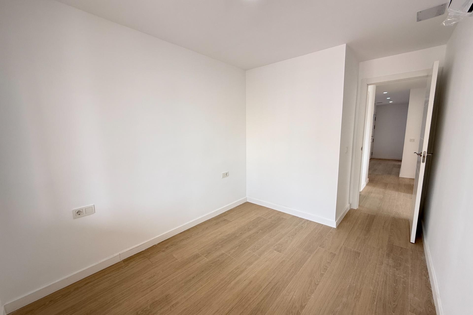 Resale - Apartment / Flat -
Torrevieja - Playa de los Naufragos