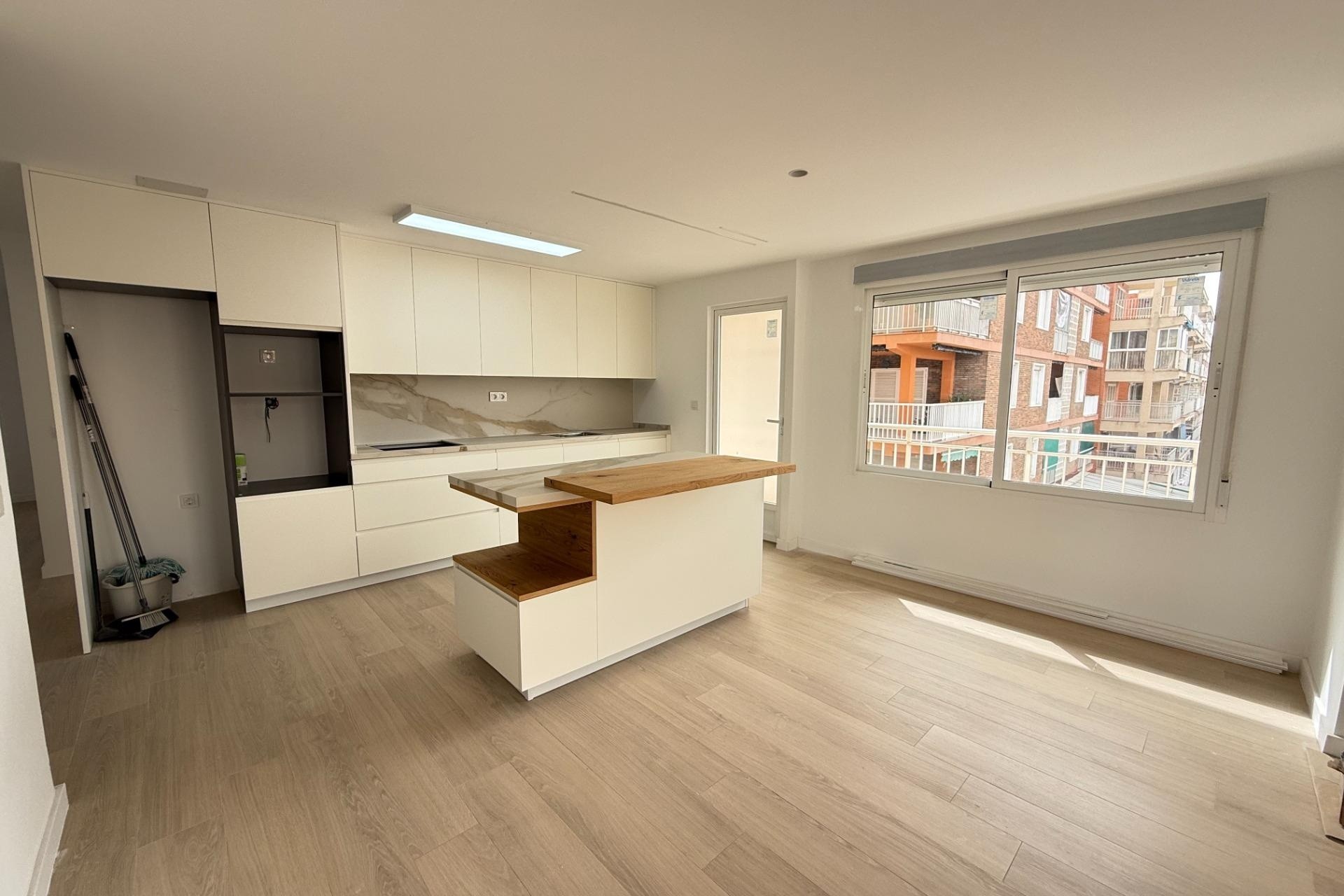 Resale - Apartment / Flat -
Torrevieja - Playa de los Naufragos