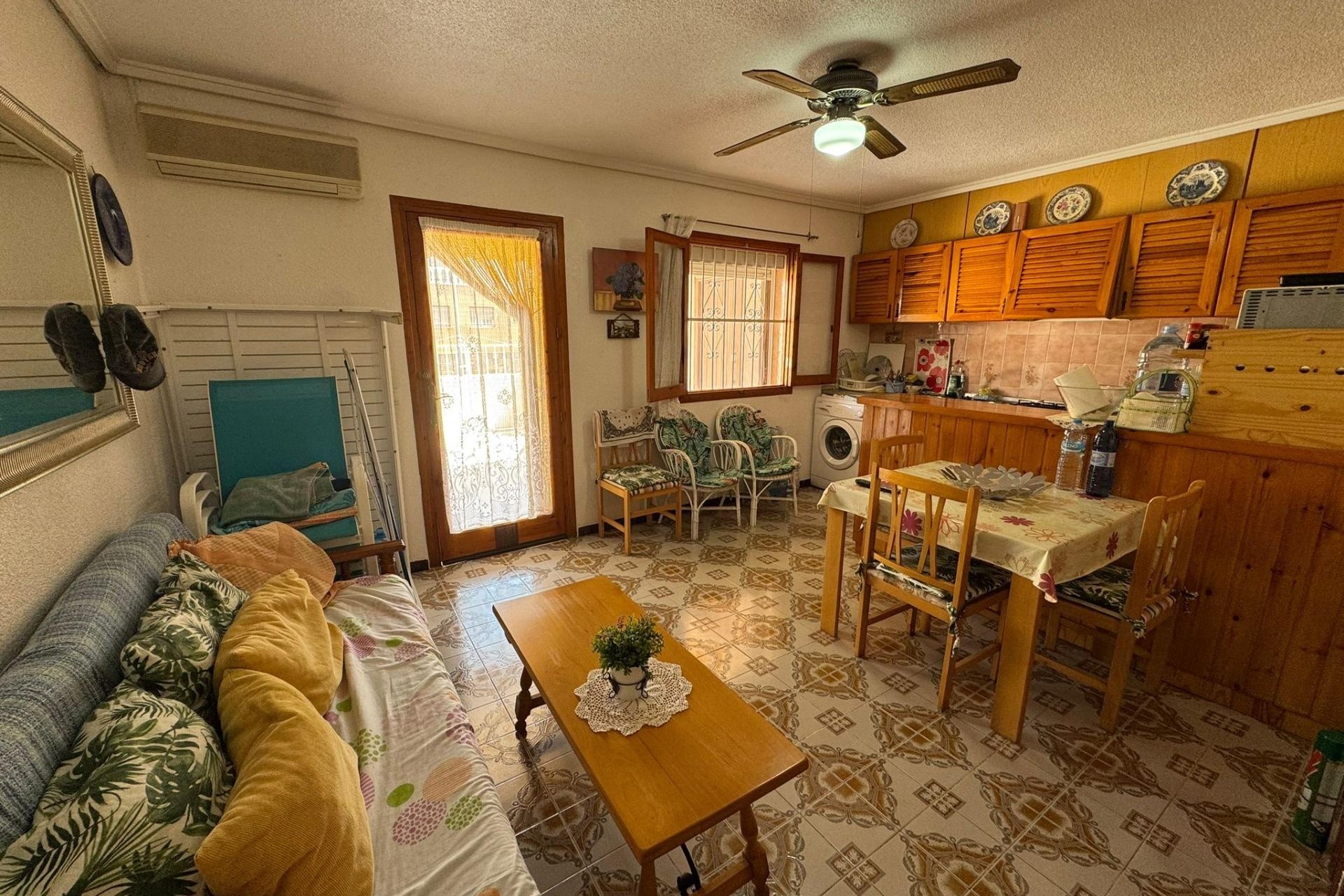 Resale - Apartment / Flat -
Torrevieja - Playa de los Naufragos