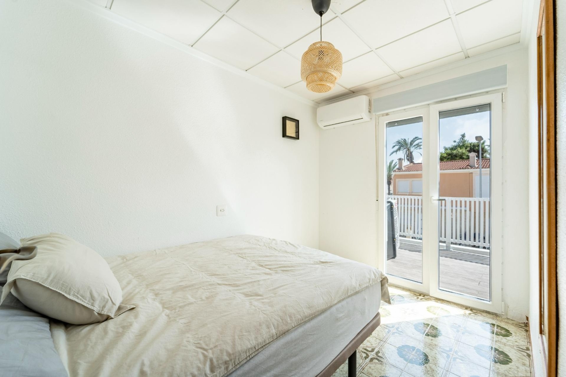 Resale - Apartment / Flat -
Torrevieja - Playa de los Naufragos