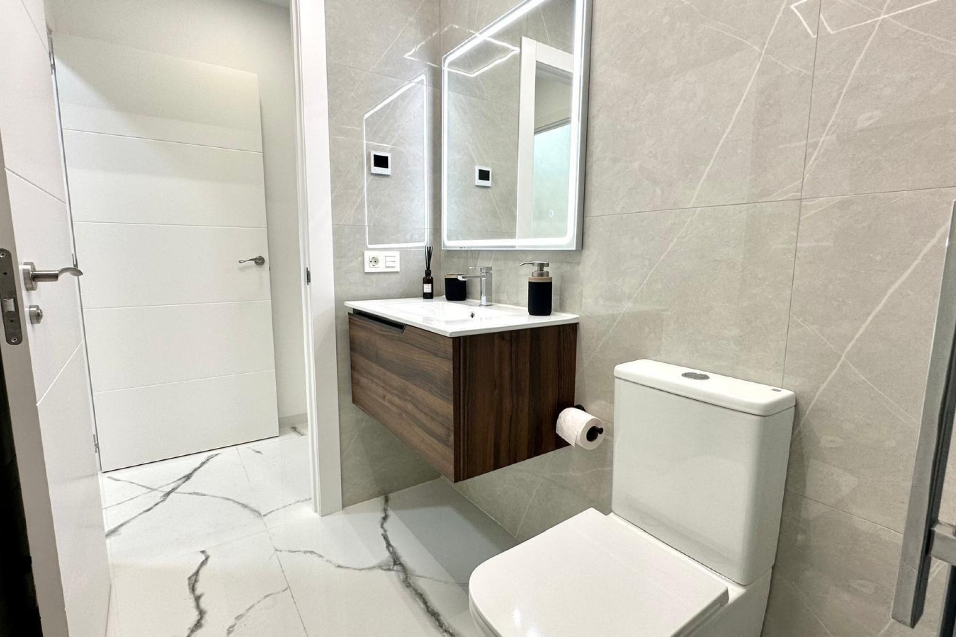 Resale - Apartment / Flat -
Torrevieja - Playa del Cura