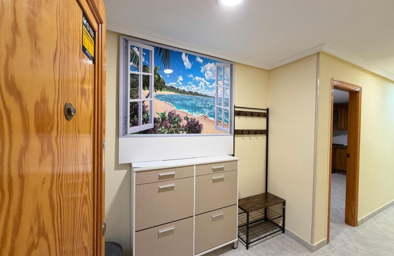 Resale - Apartment / Flat -
Torrevieja - Playa del Cura