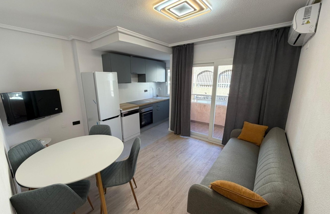 Resale - Apartment / Flat -
Torrevieja - Playa del Cura