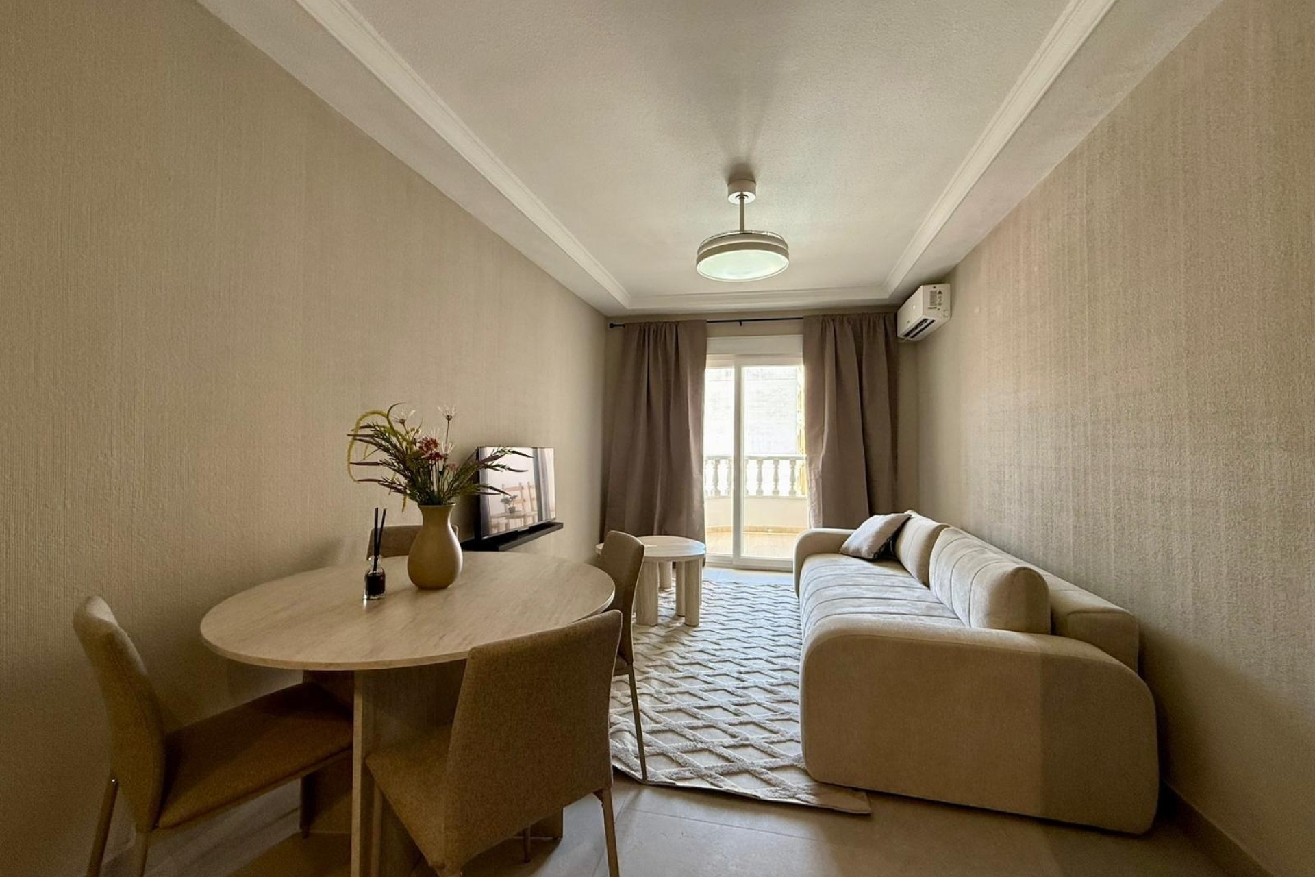 Resale - Apartment / Flat -
Torrevieja - Playa del Cura