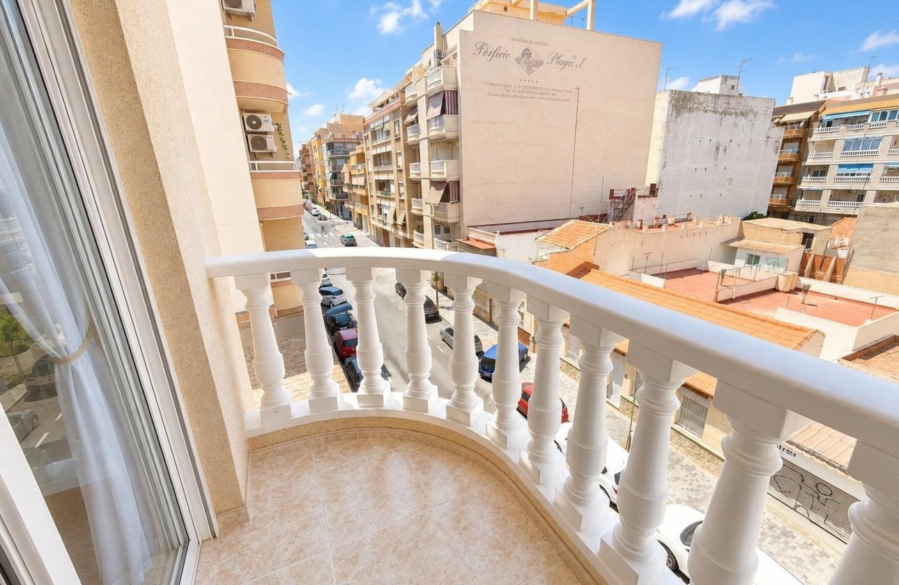 Resale - Apartment / Flat -
Torrevieja - Playa del Cura
