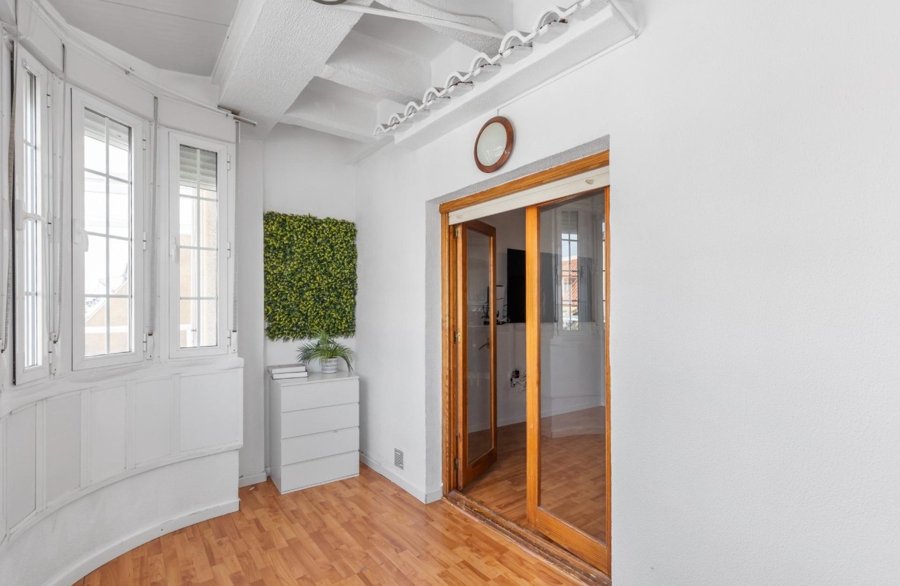Resale - Apartment / Flat -
Torrevieja - Playa del Cura