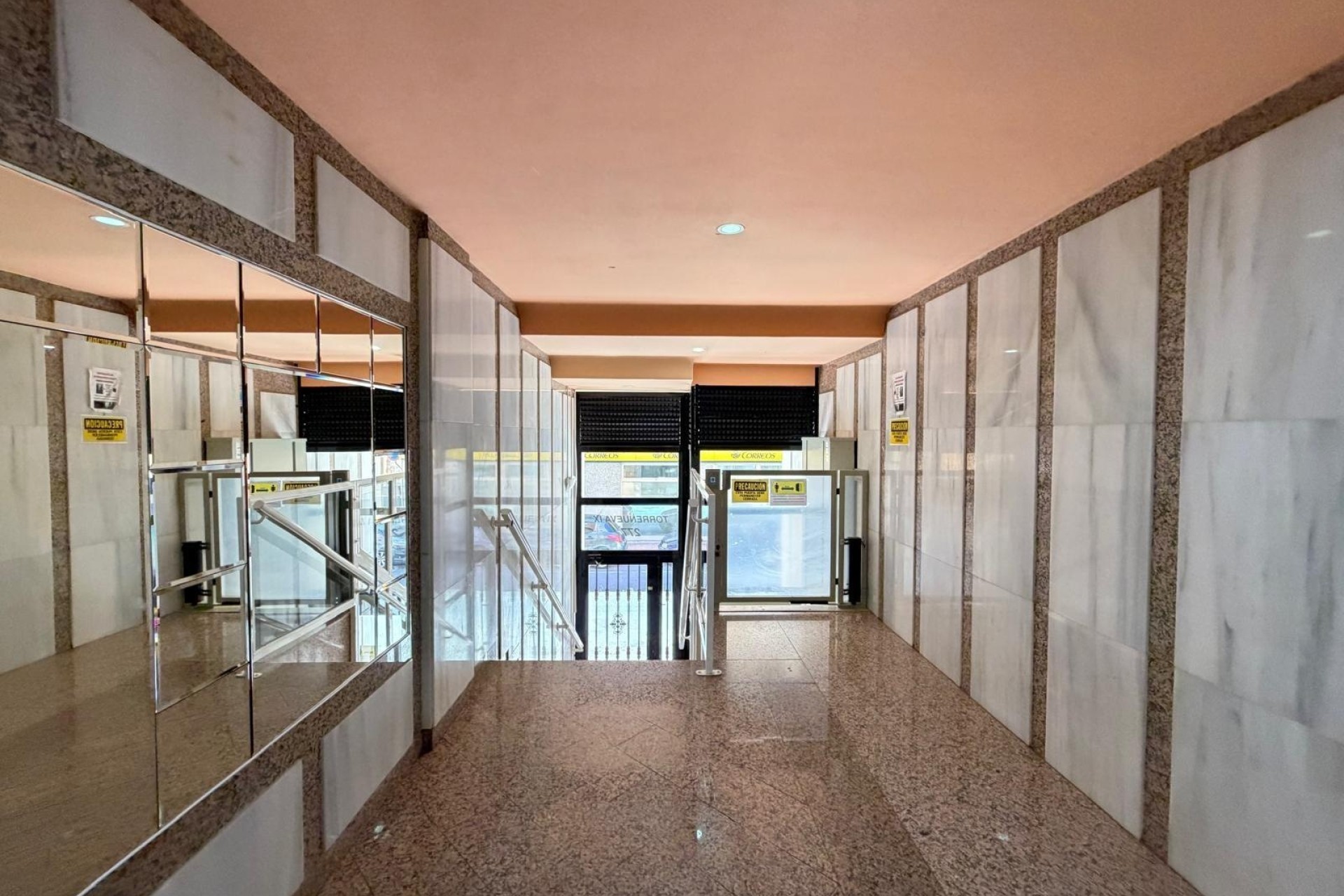 Resale - Apartment / Flat -
Torrevieja - Playa del Cura
