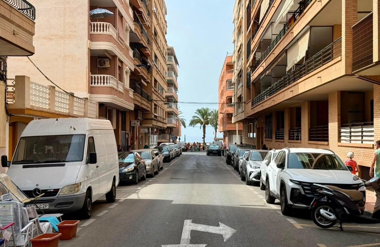 Resale - Apartment / Flat -
Torrevieja - Playa del Cura