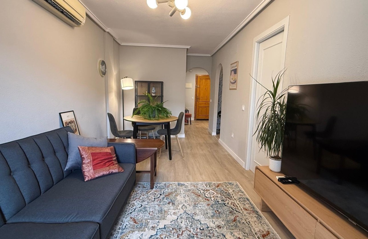Resale - Apartment / Flat -
Torrevieja - Playa del Cura