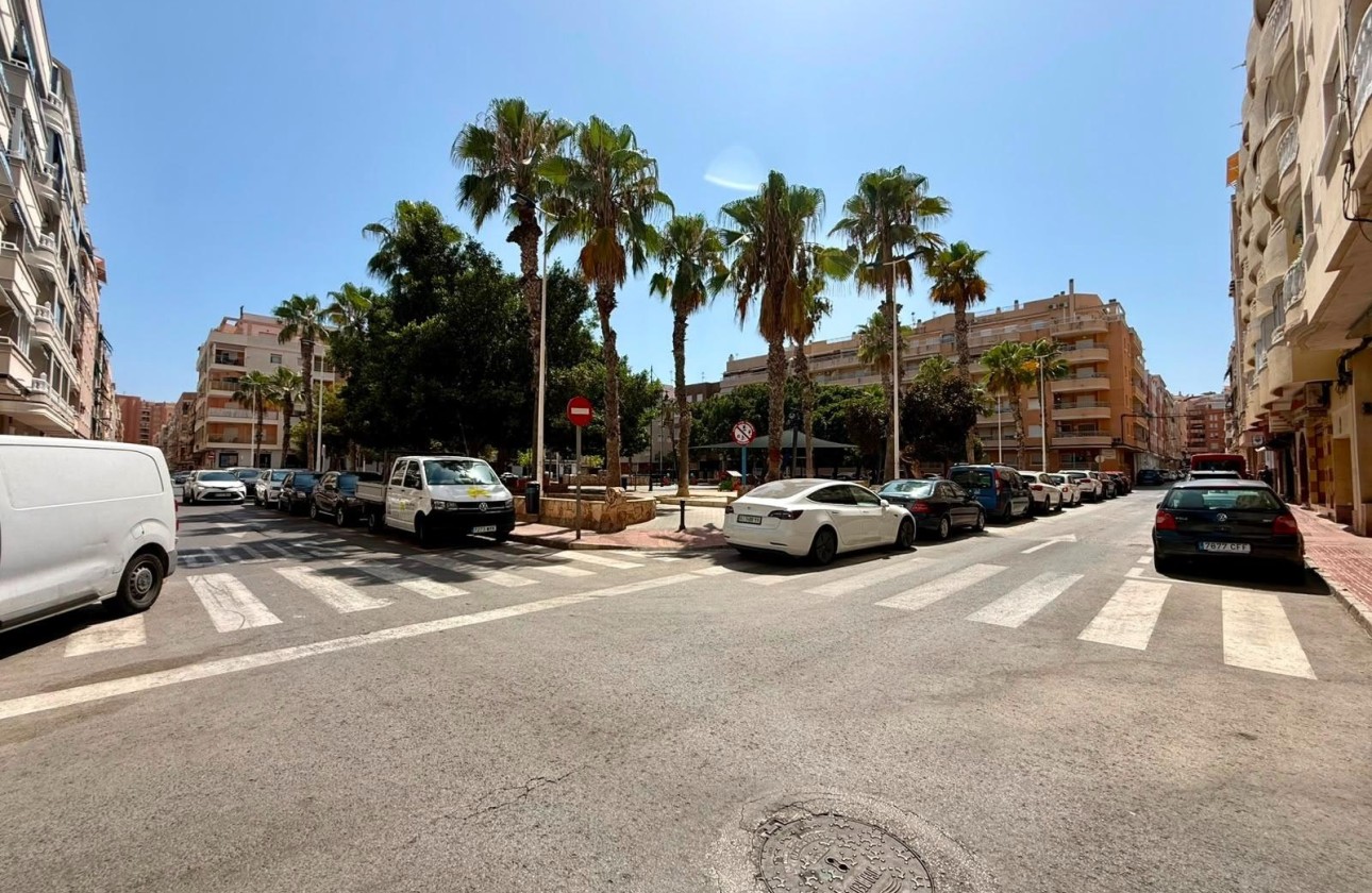 Resale - Apartment / Flat -
Torrevieja - Playa del Cura