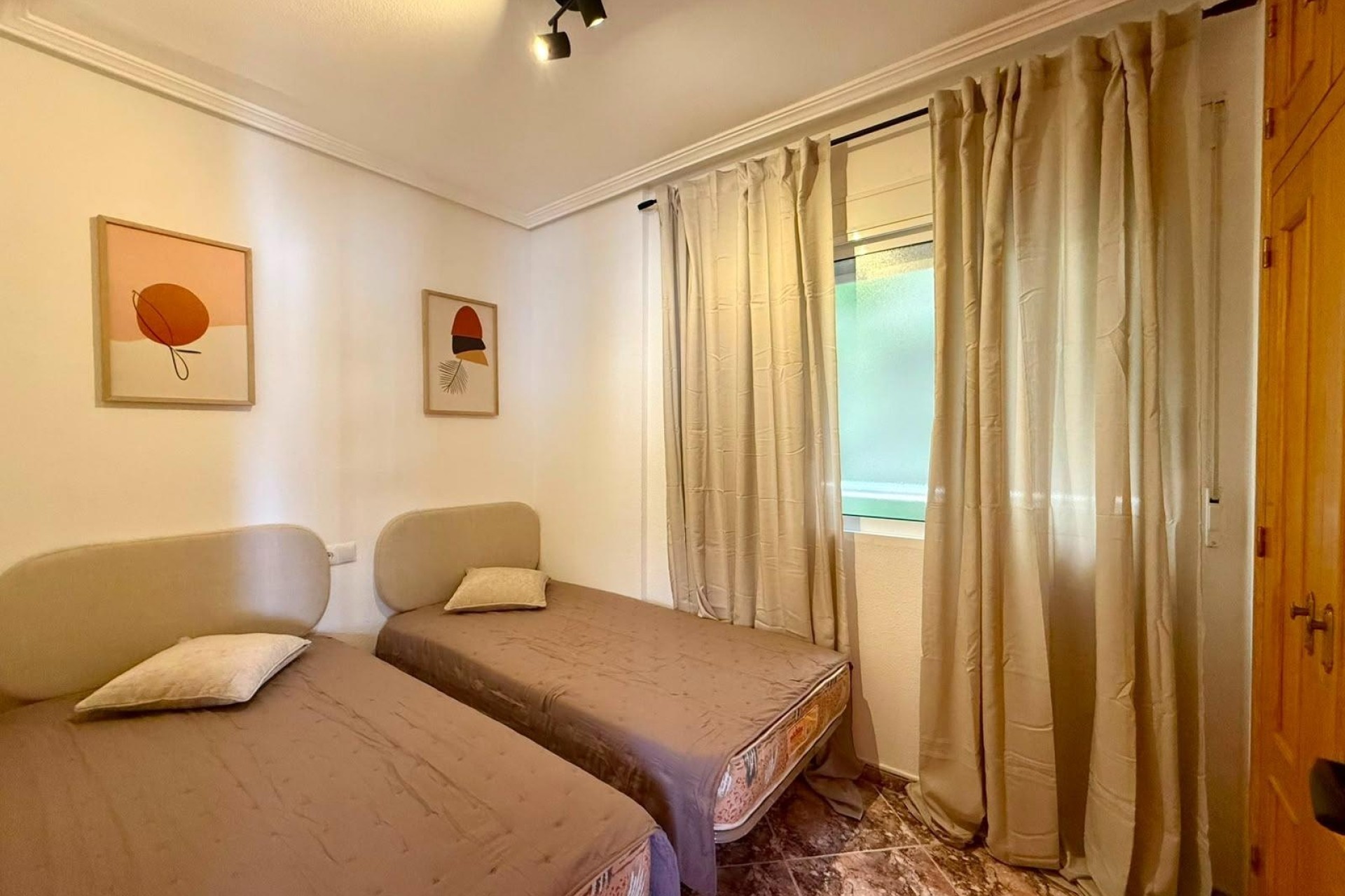Resale - Apartment / Flat -
Torrevieja - Playa del Cura