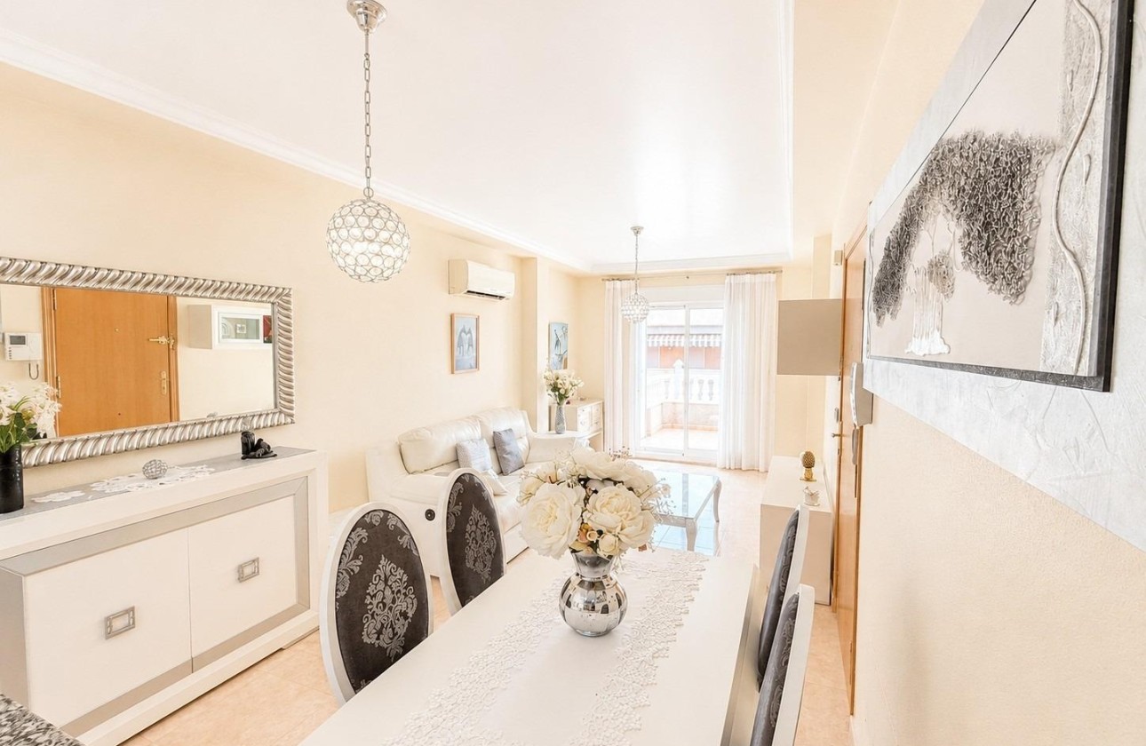 Resale - Apartment / Flat -
Torrevieja - Playa del Cura
