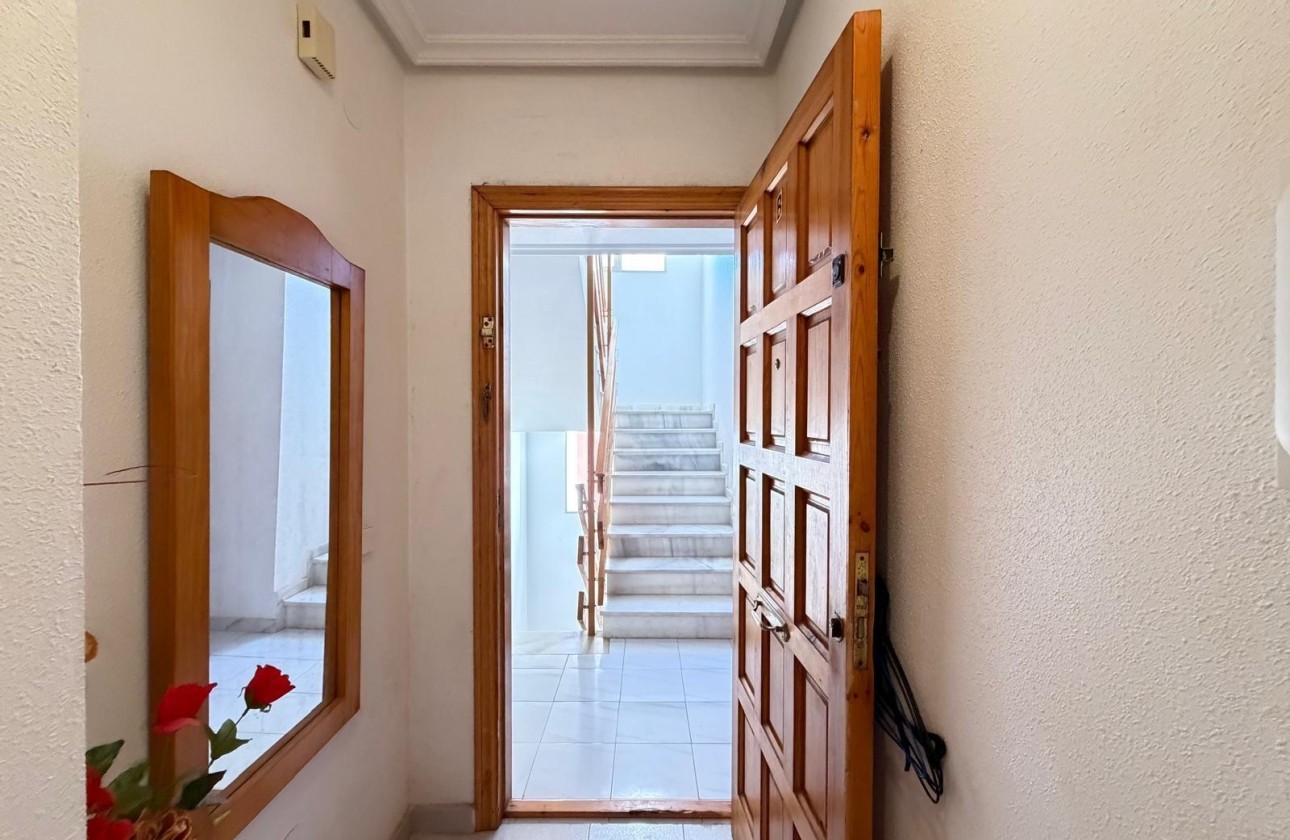 Resale - Apartment / Flat -
Torrevieja - Playa del Cura
