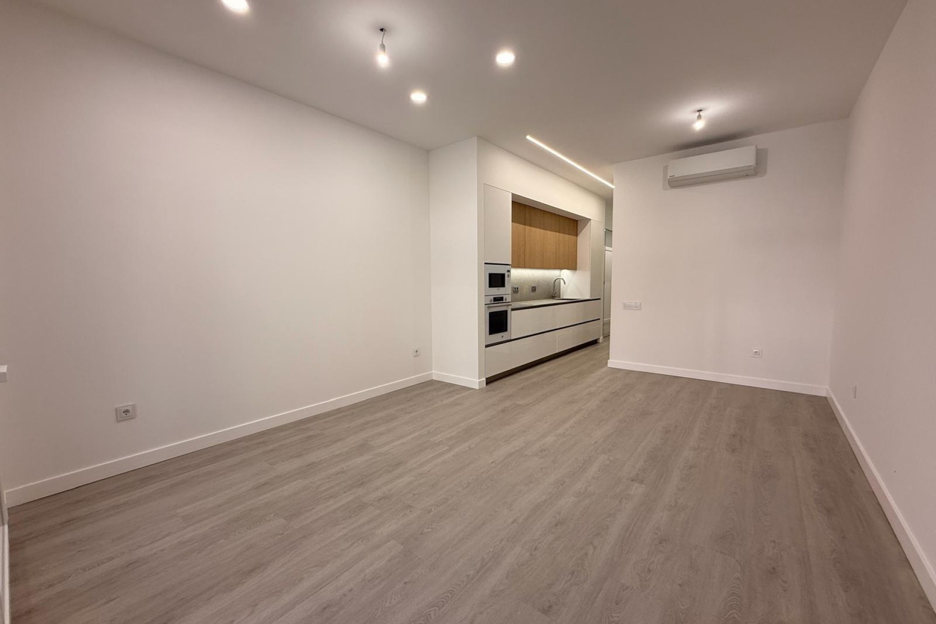 Resale - Apartment / Flat -
Torrevieja - Playa del Cura