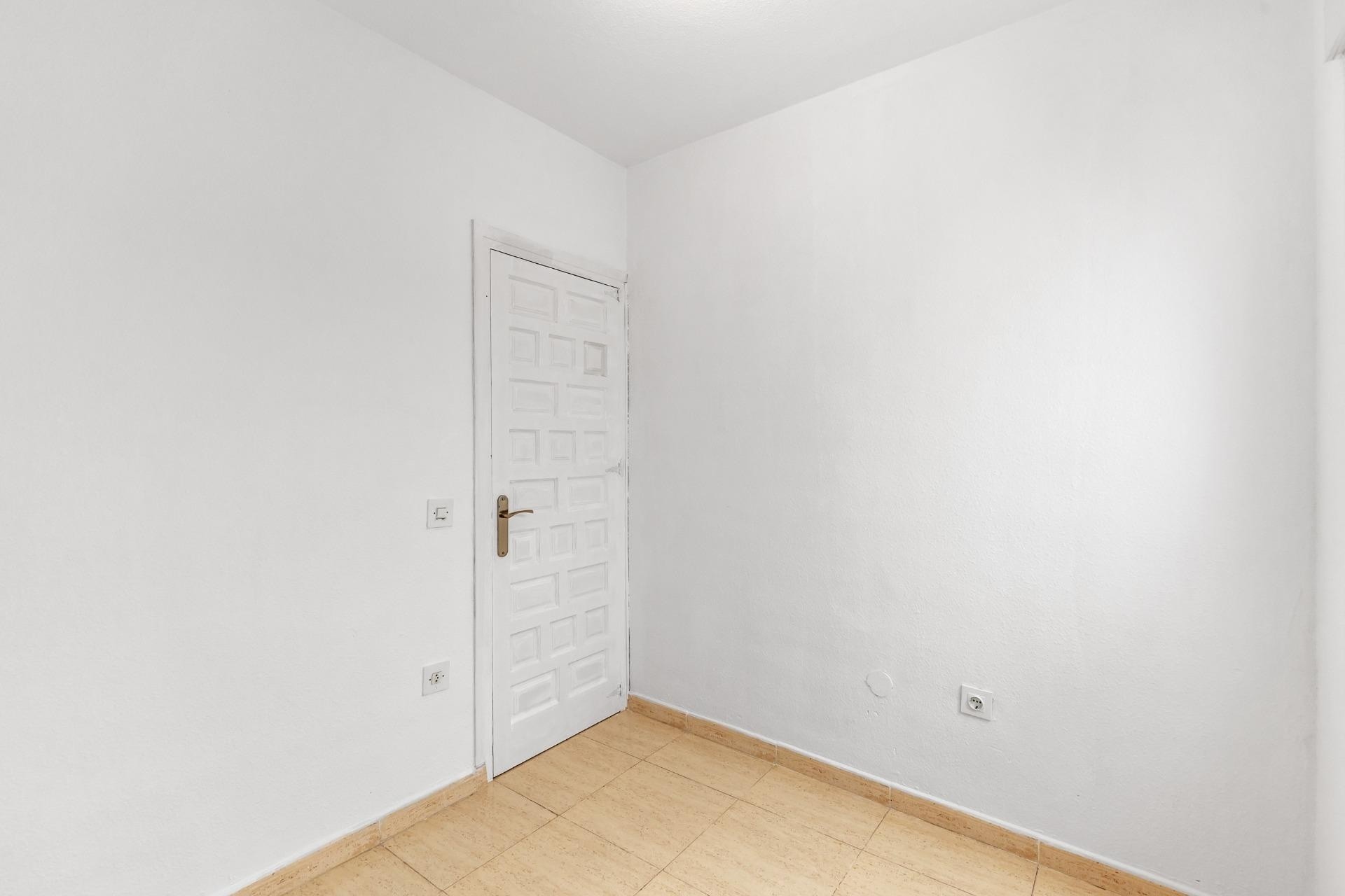 Resale - Apartment / Flat -
Torrevieja - Puerto Deportivo