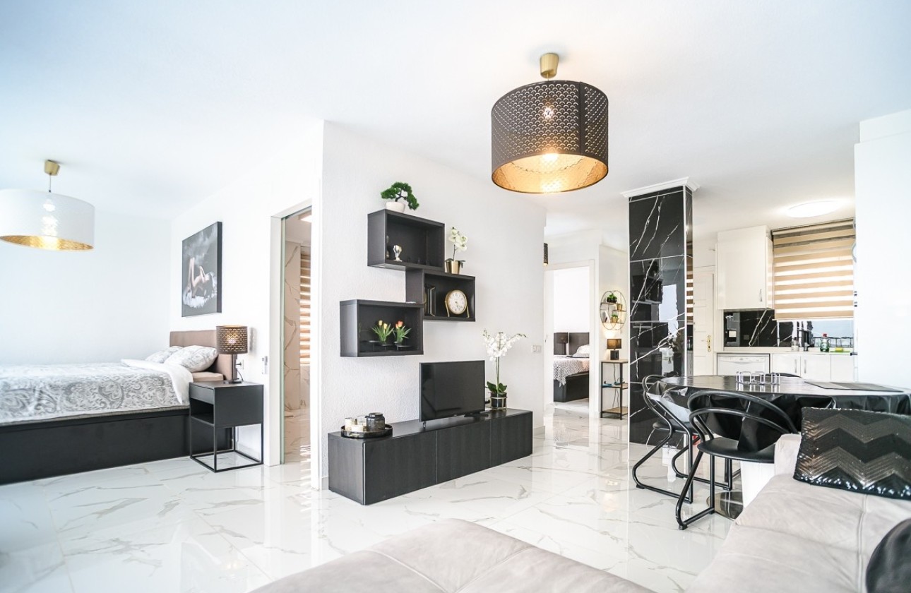 Resale - Apartment / Flat -
Torrevieja - Punta Prima