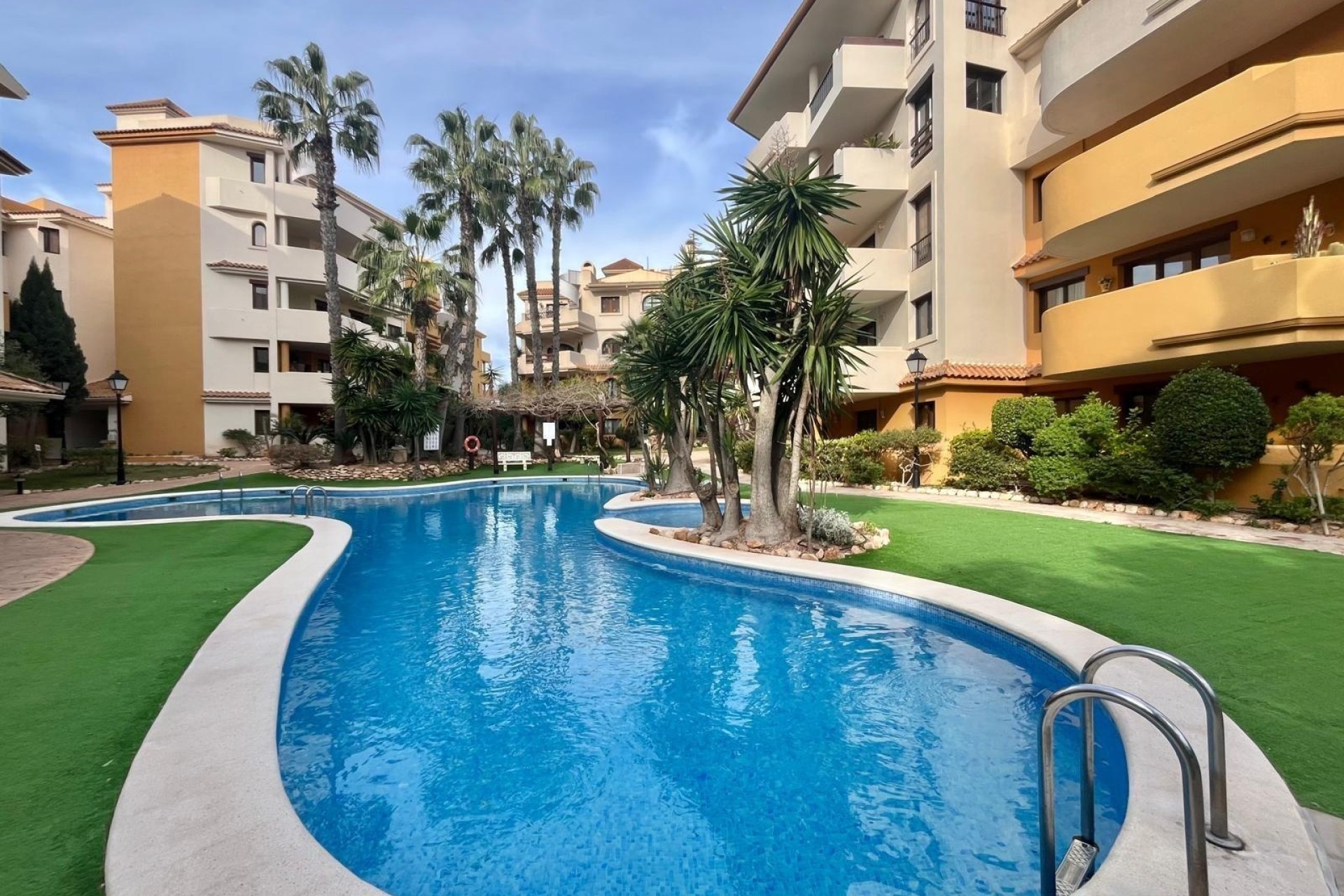 Resale - Apartment / Flat -
Torrevieja - Punta Prima