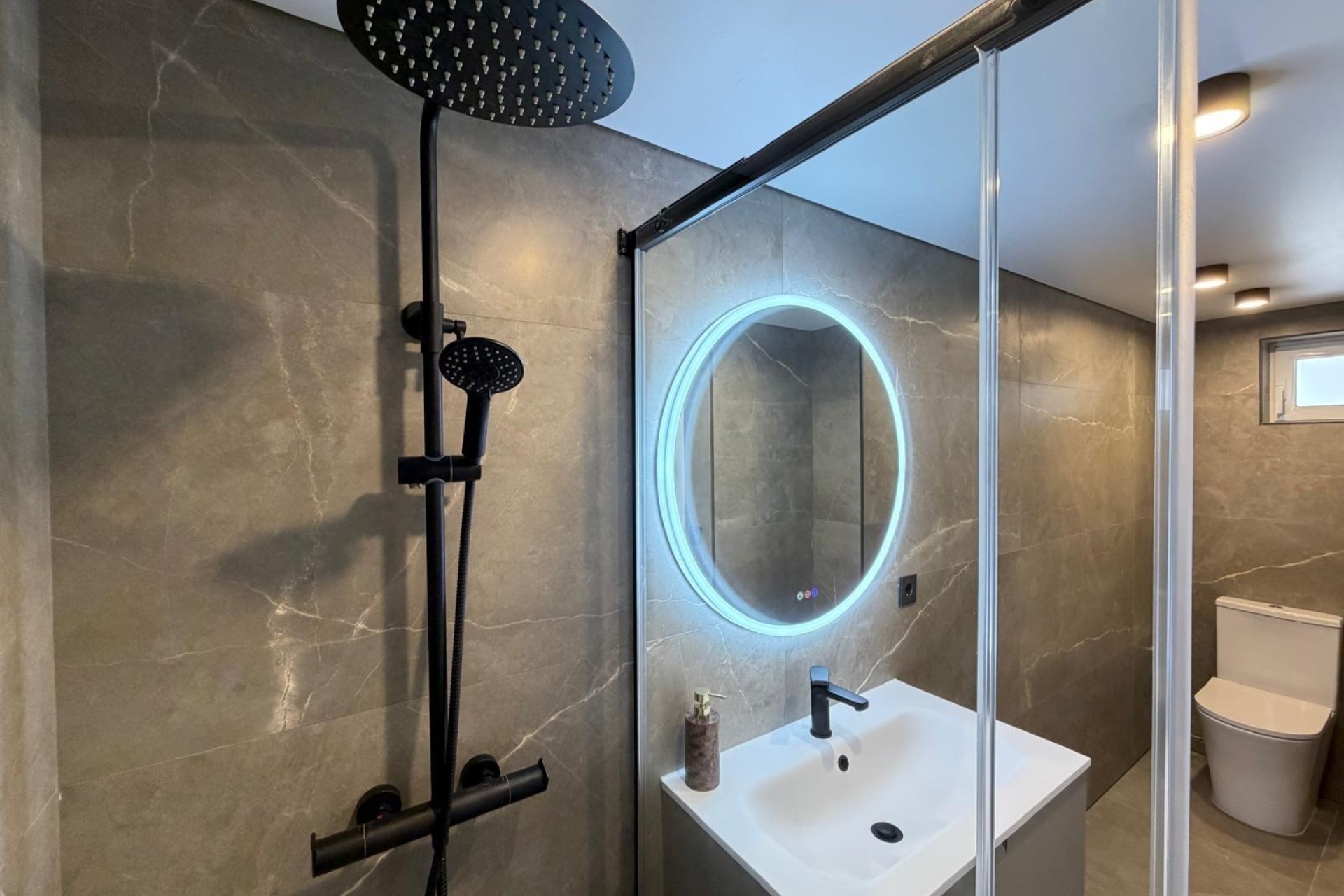 Resale - Apartment / Flat -
Torrevieja - Punta Prima